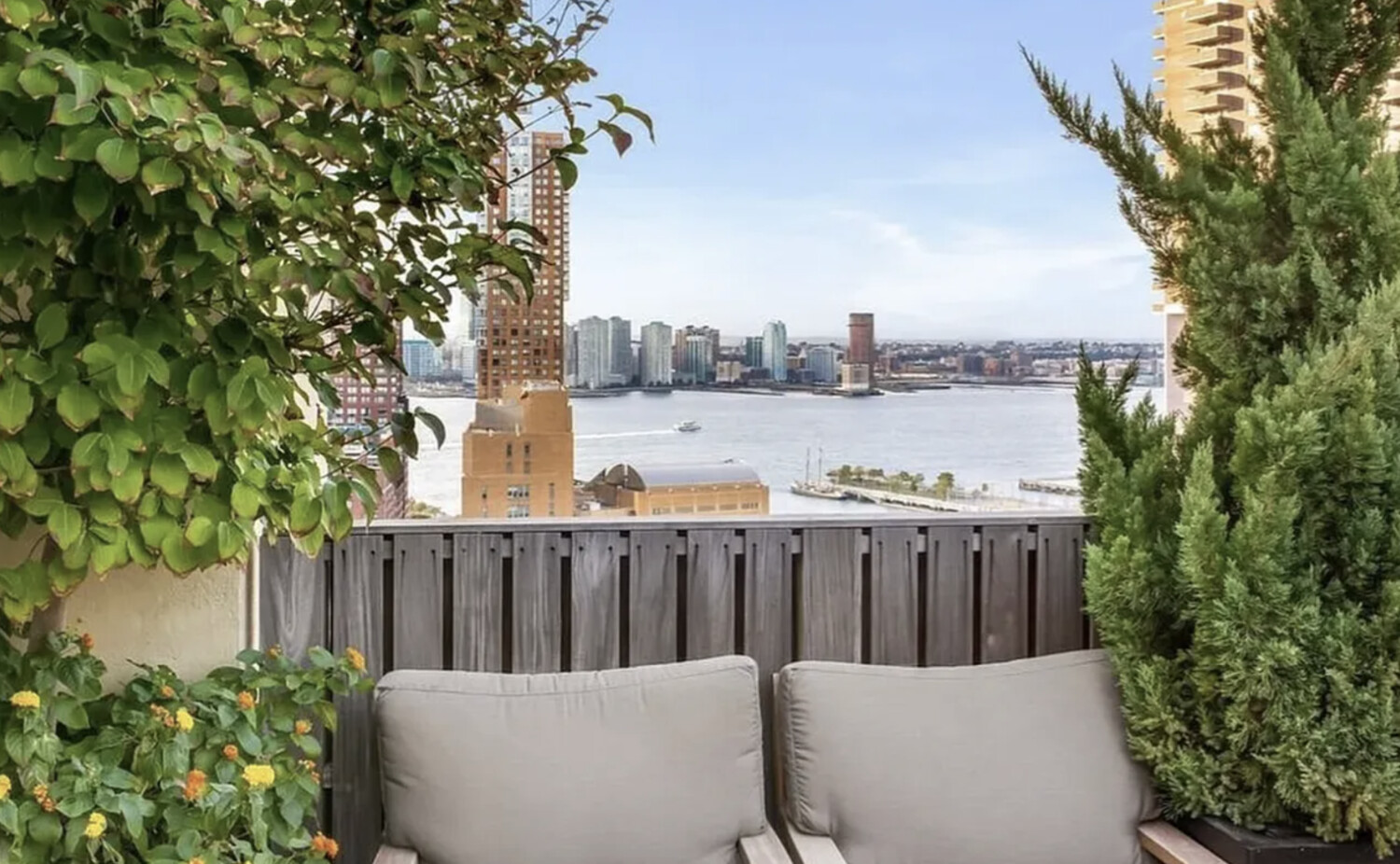 143 READE Street PH1