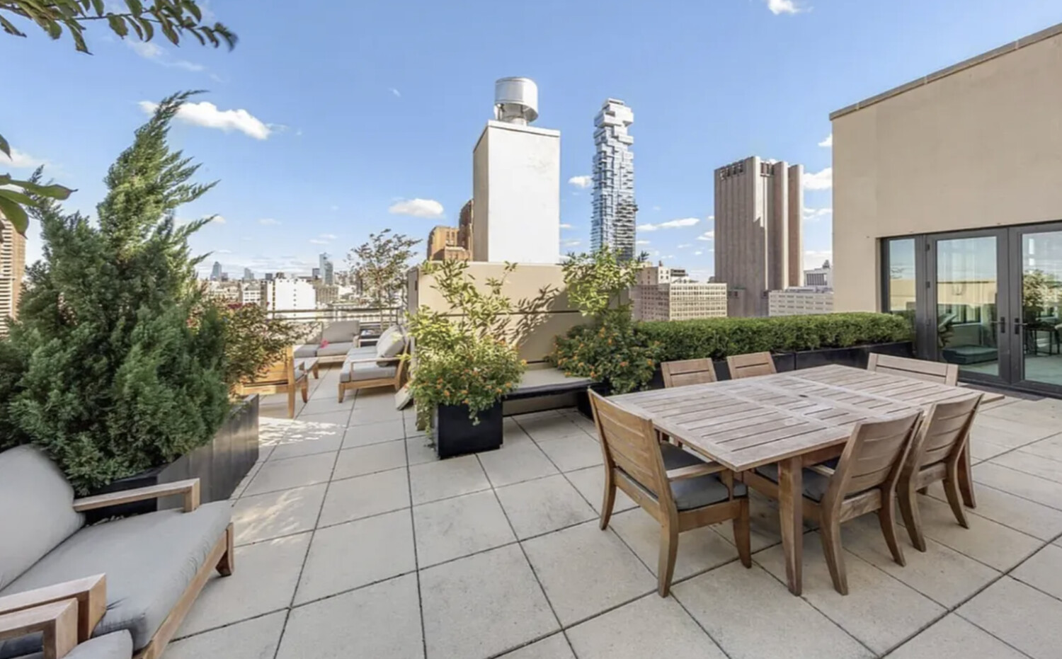 143 READE Street PH1