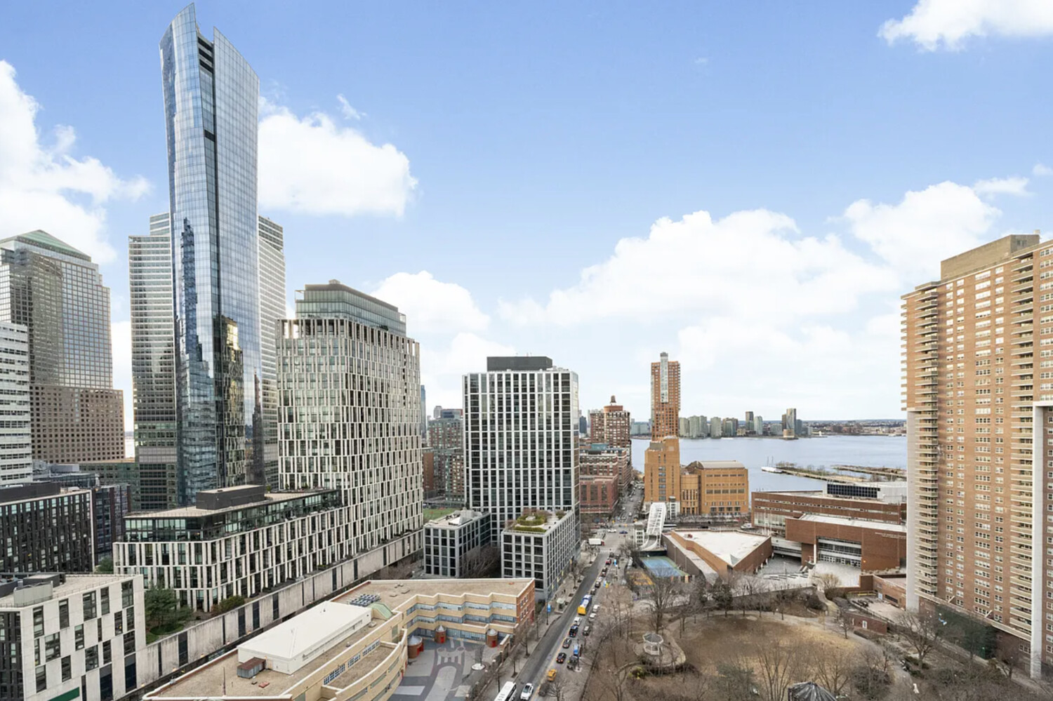 143 READE Street PH1