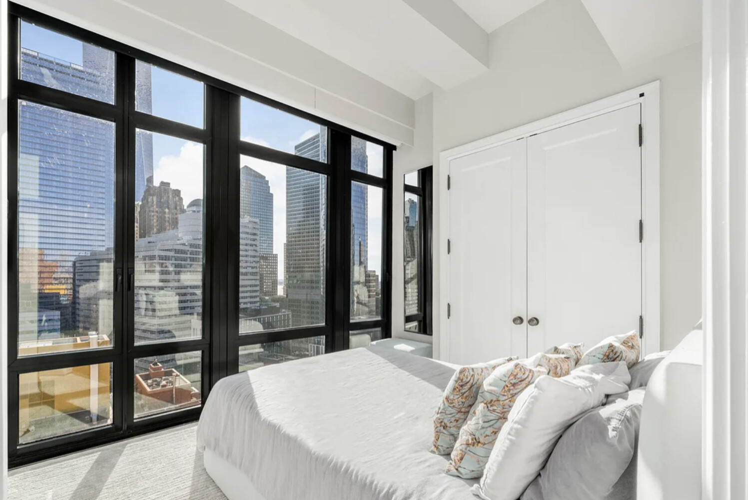 143 READE Street PH1