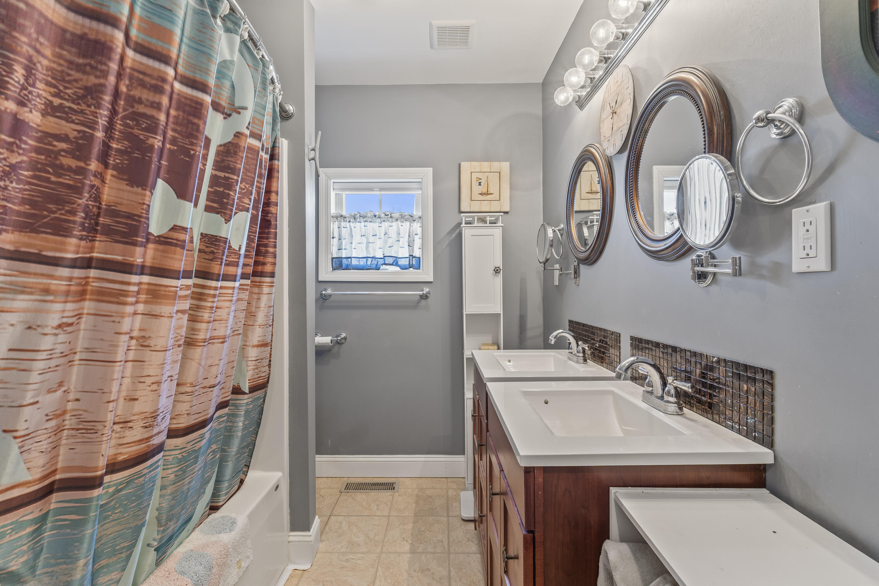 21 Lobster Cove Road