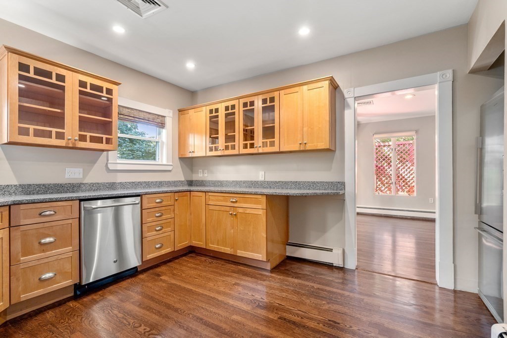 296 Tappan St # 296