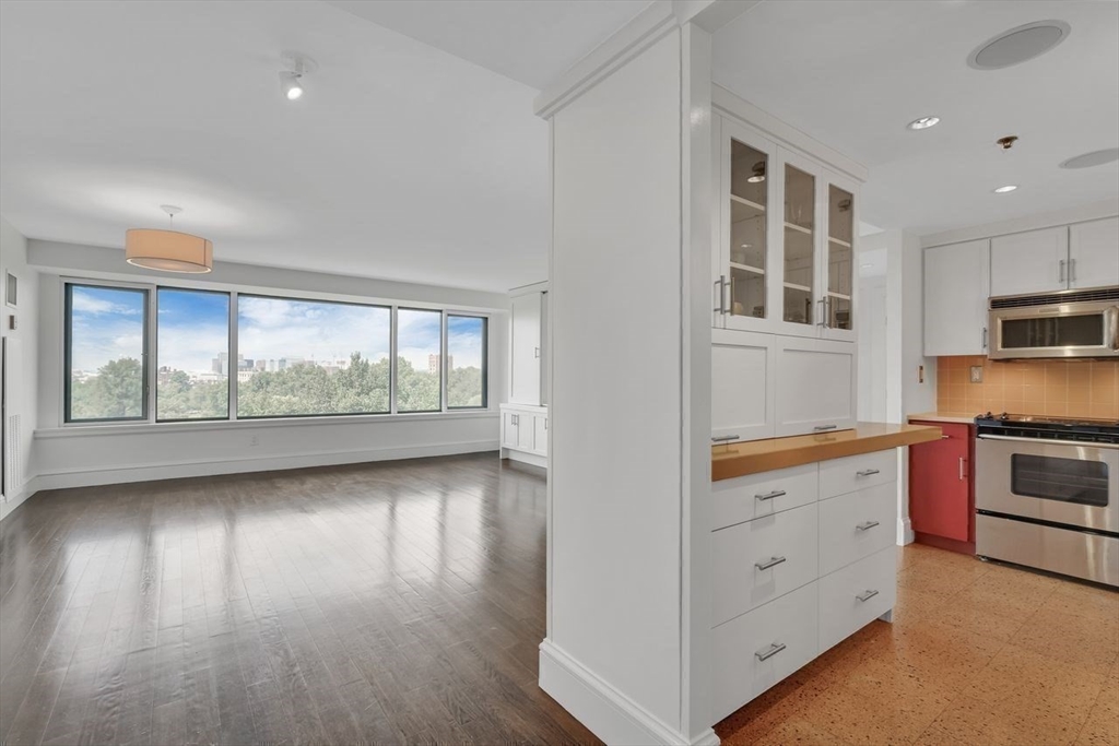 165 Tremont St # 902