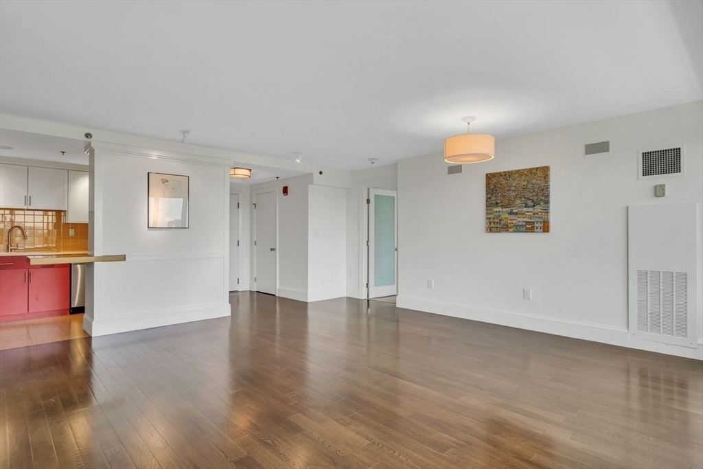 165 Tremont St # 902