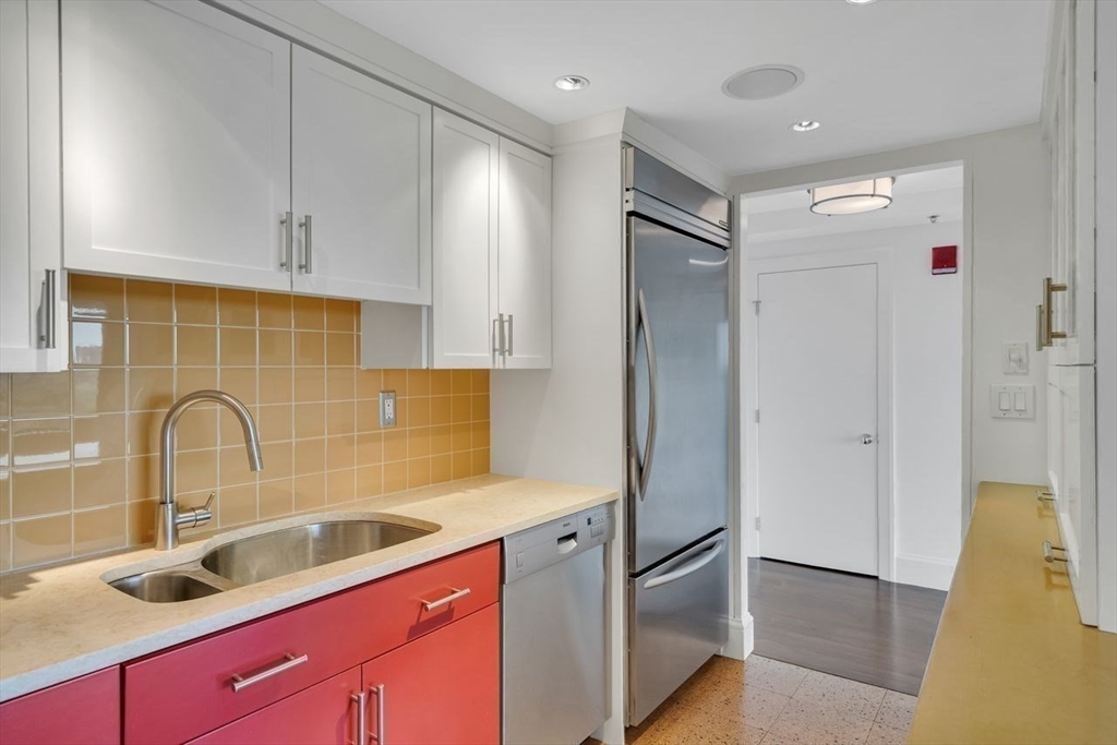 165 Tremont St # 902