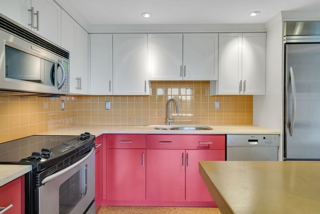165 Tremont St # 902