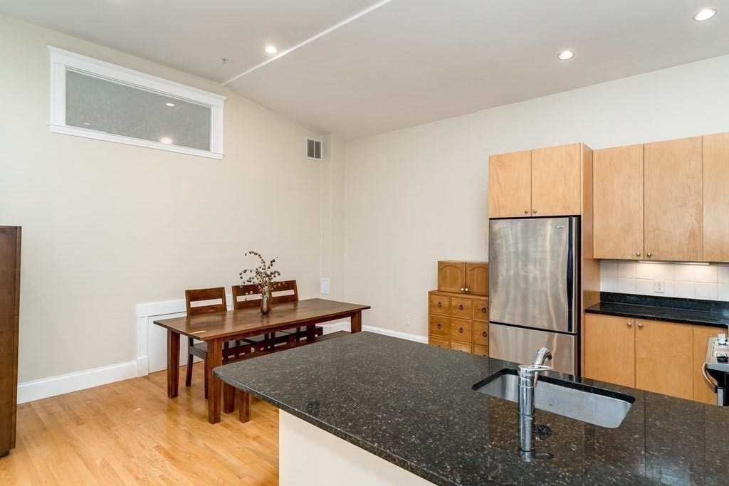 15 Valentine St # 15
