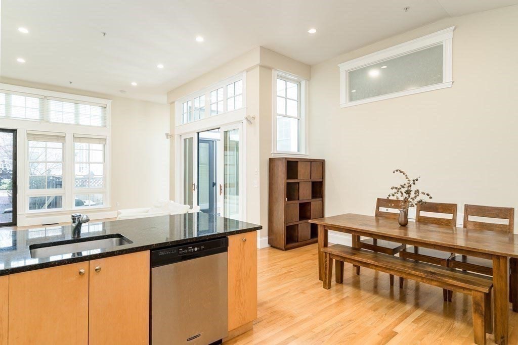15 Valentine St # 15