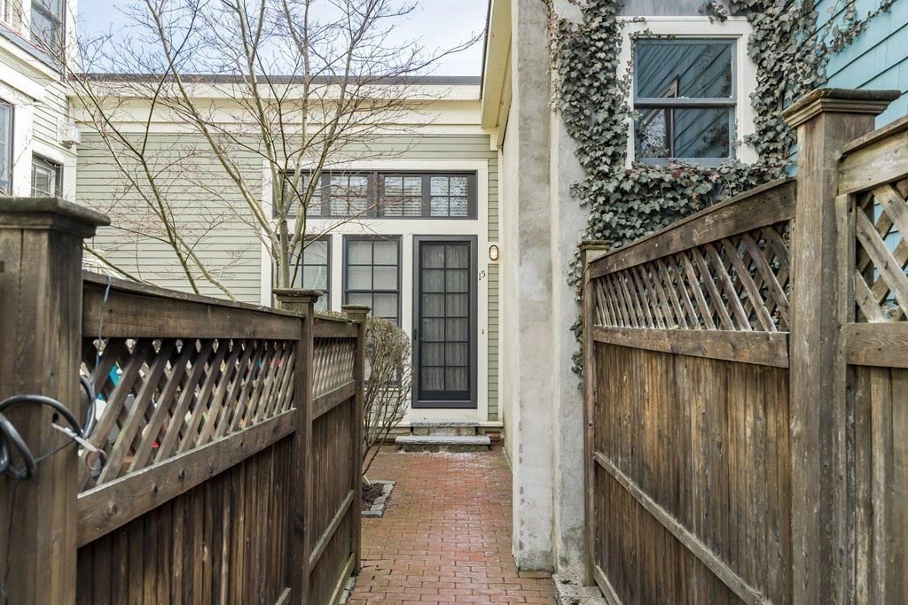 15 Valentine St # 15