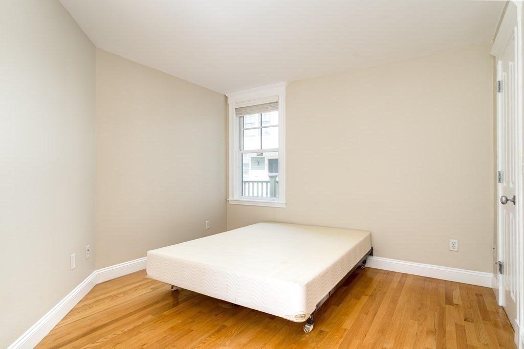 15 Valentine St # 15