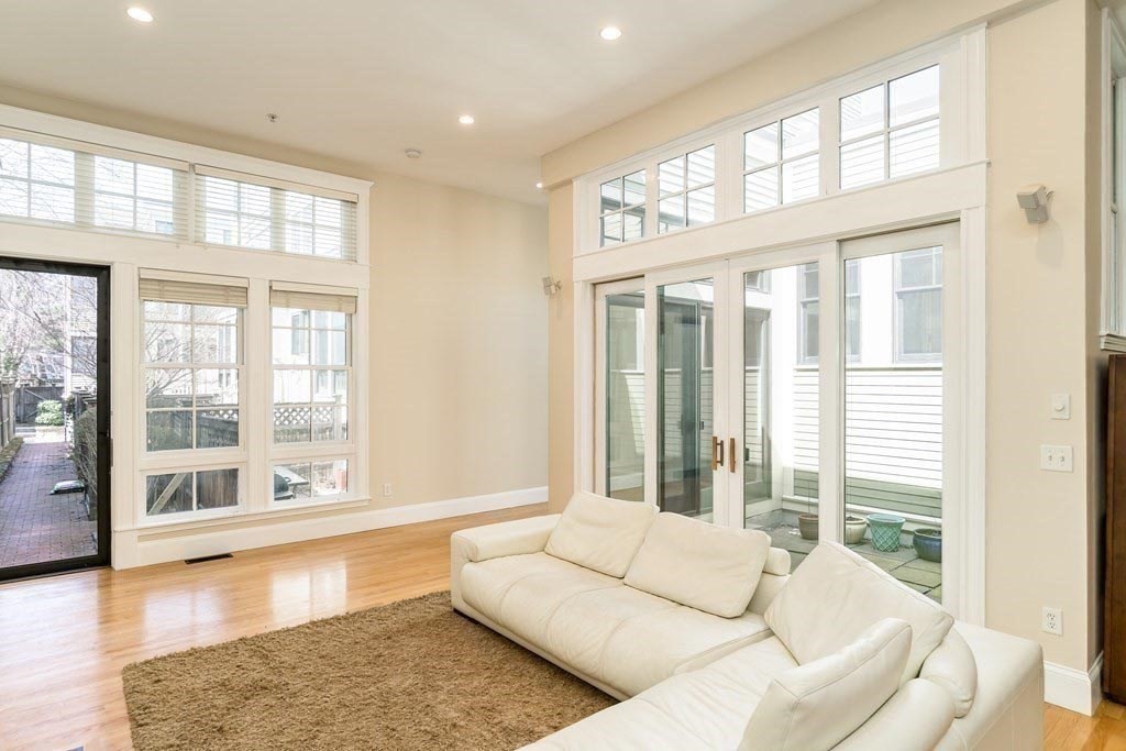 15 Valentine St # 15