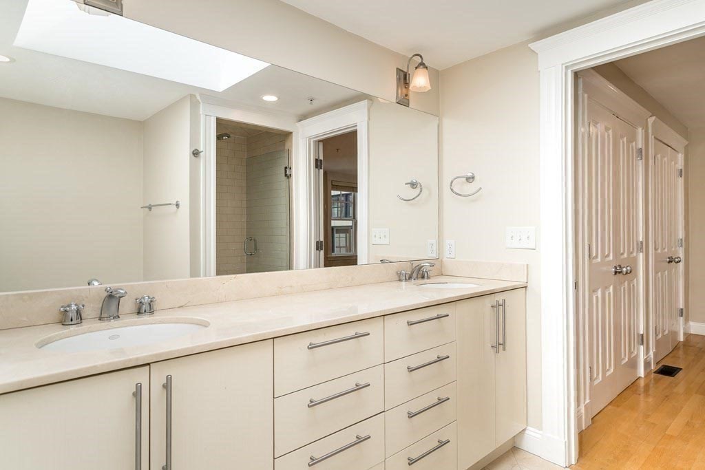 15 Valentine St # 15