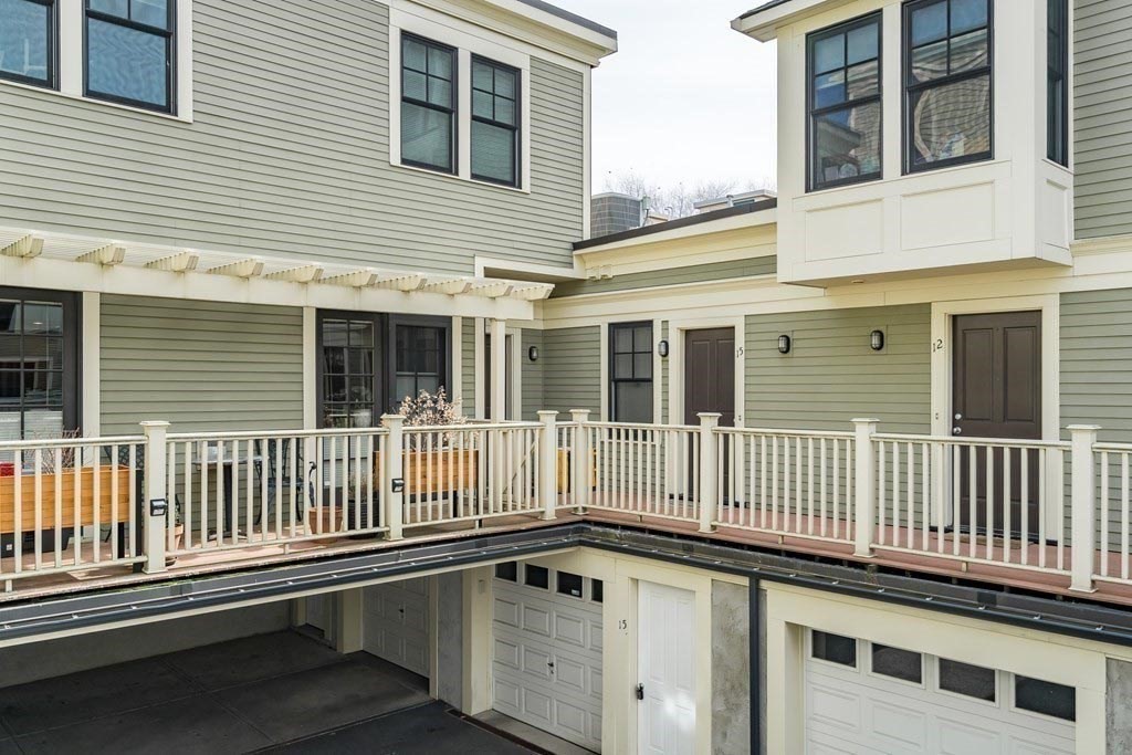15 Valentine St # 15