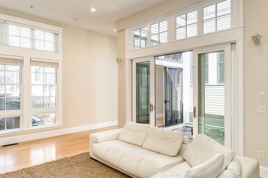15 Valentine St # 15
