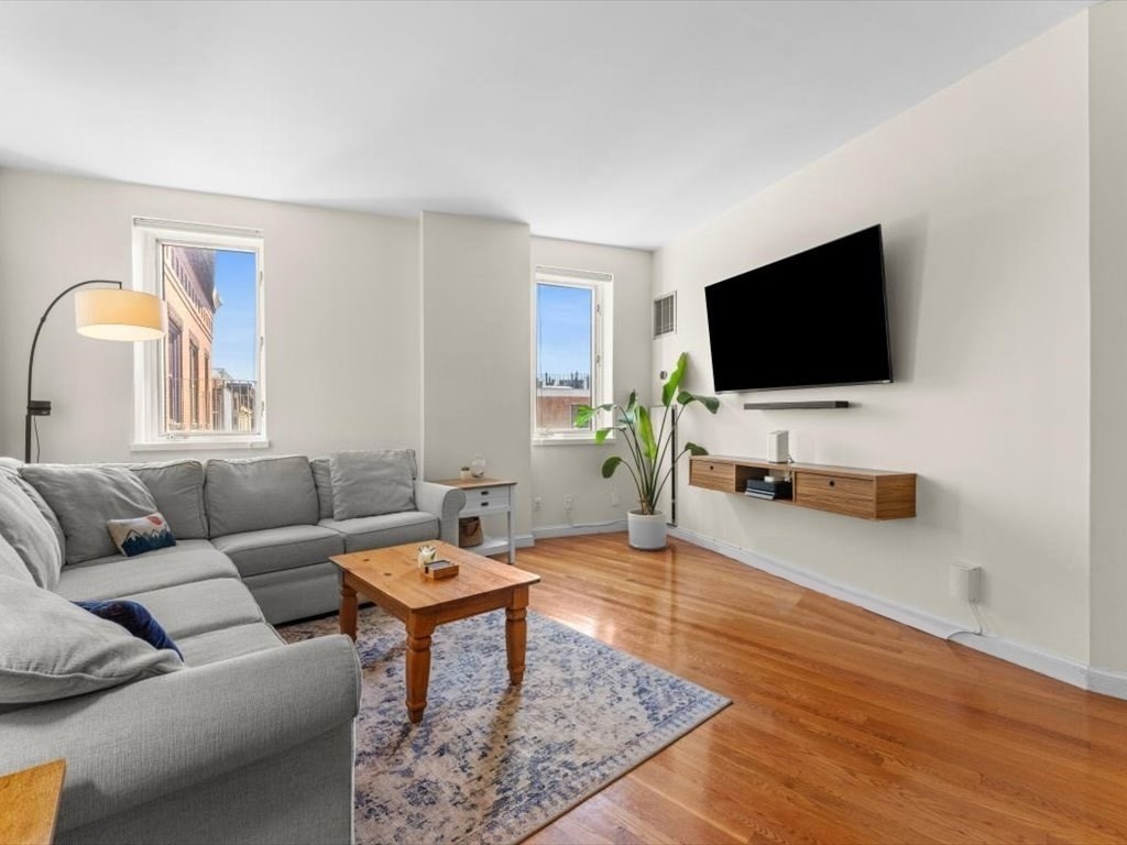 19 Wiget St # 505, Boston Unit: 505