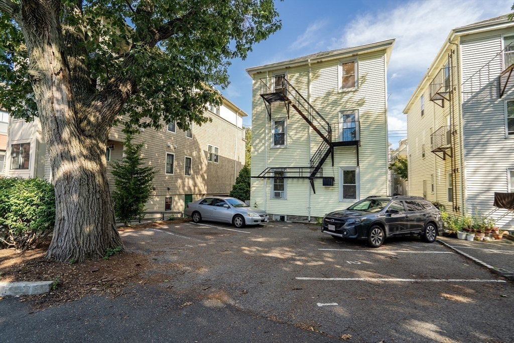 105 Franklin St # 3