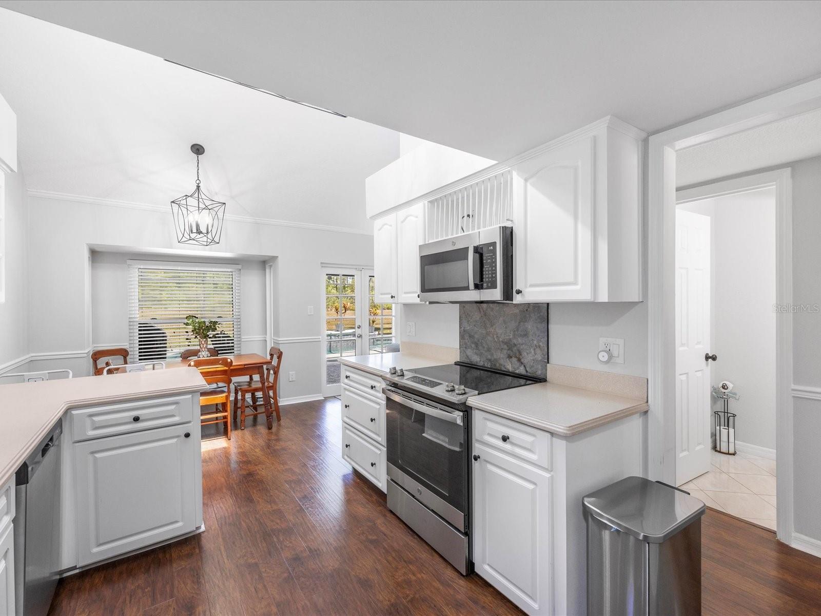 226 RINGWOOD DR