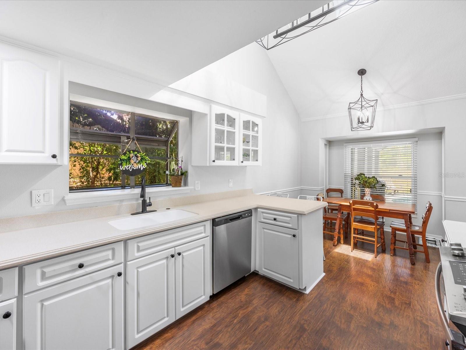 226 RINGWOOD DR