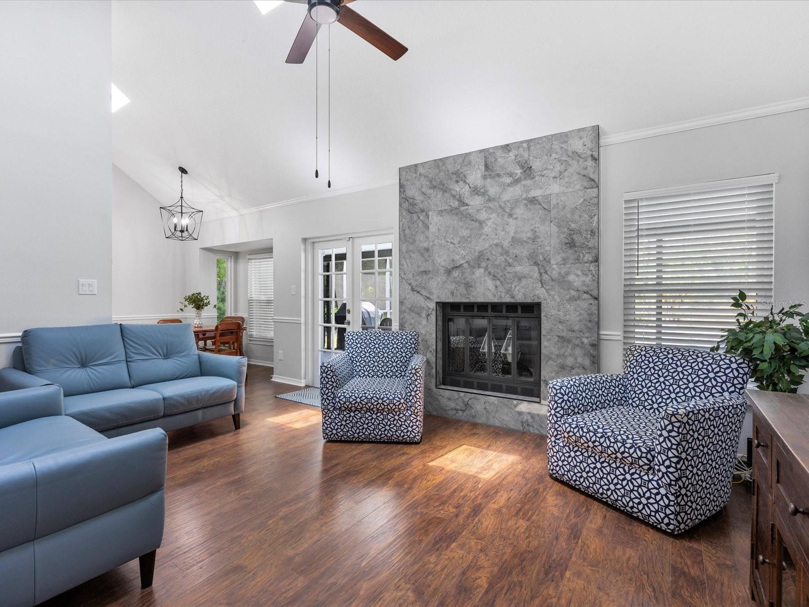 226 RINGWOOD DR