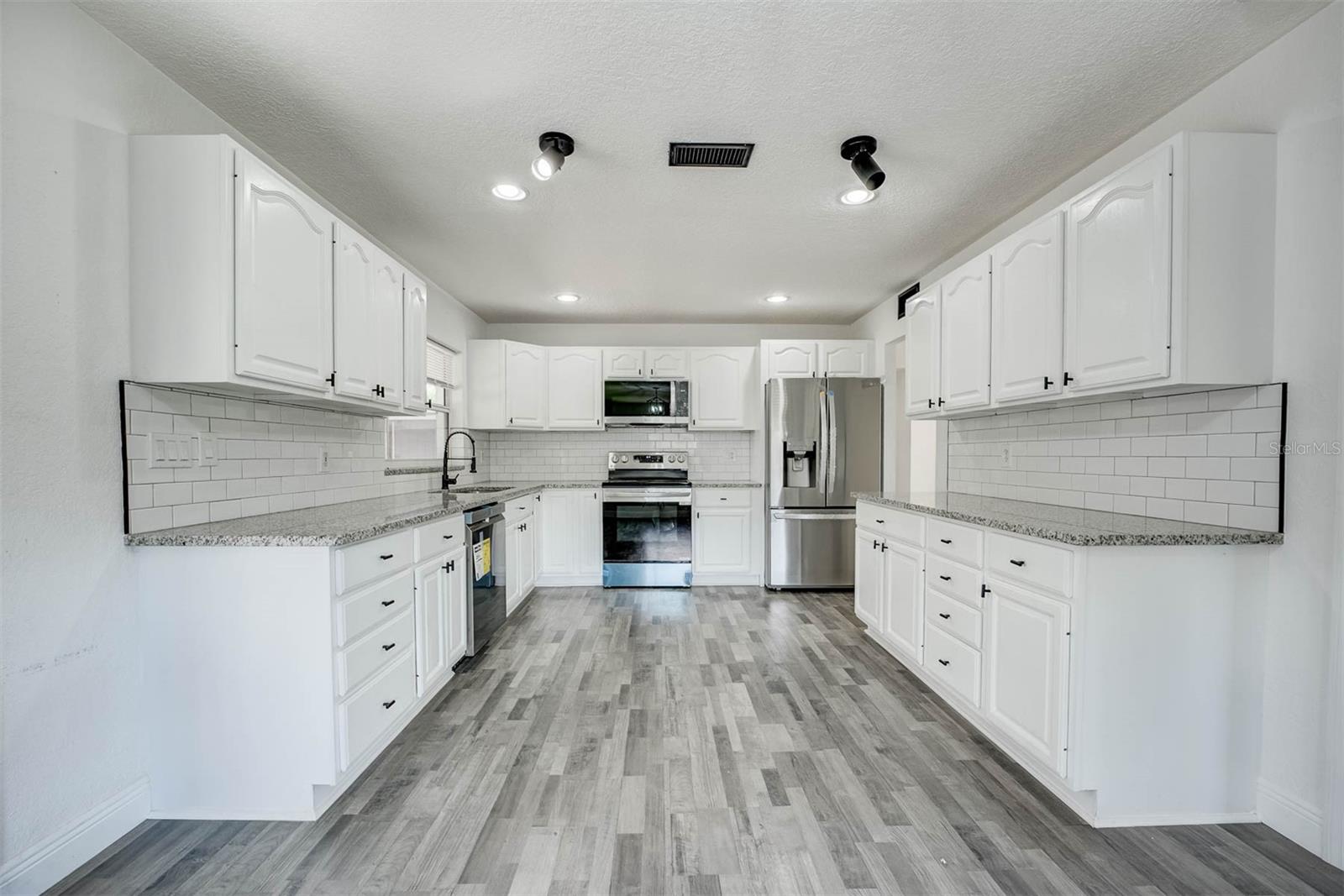2736 SHANNON RD