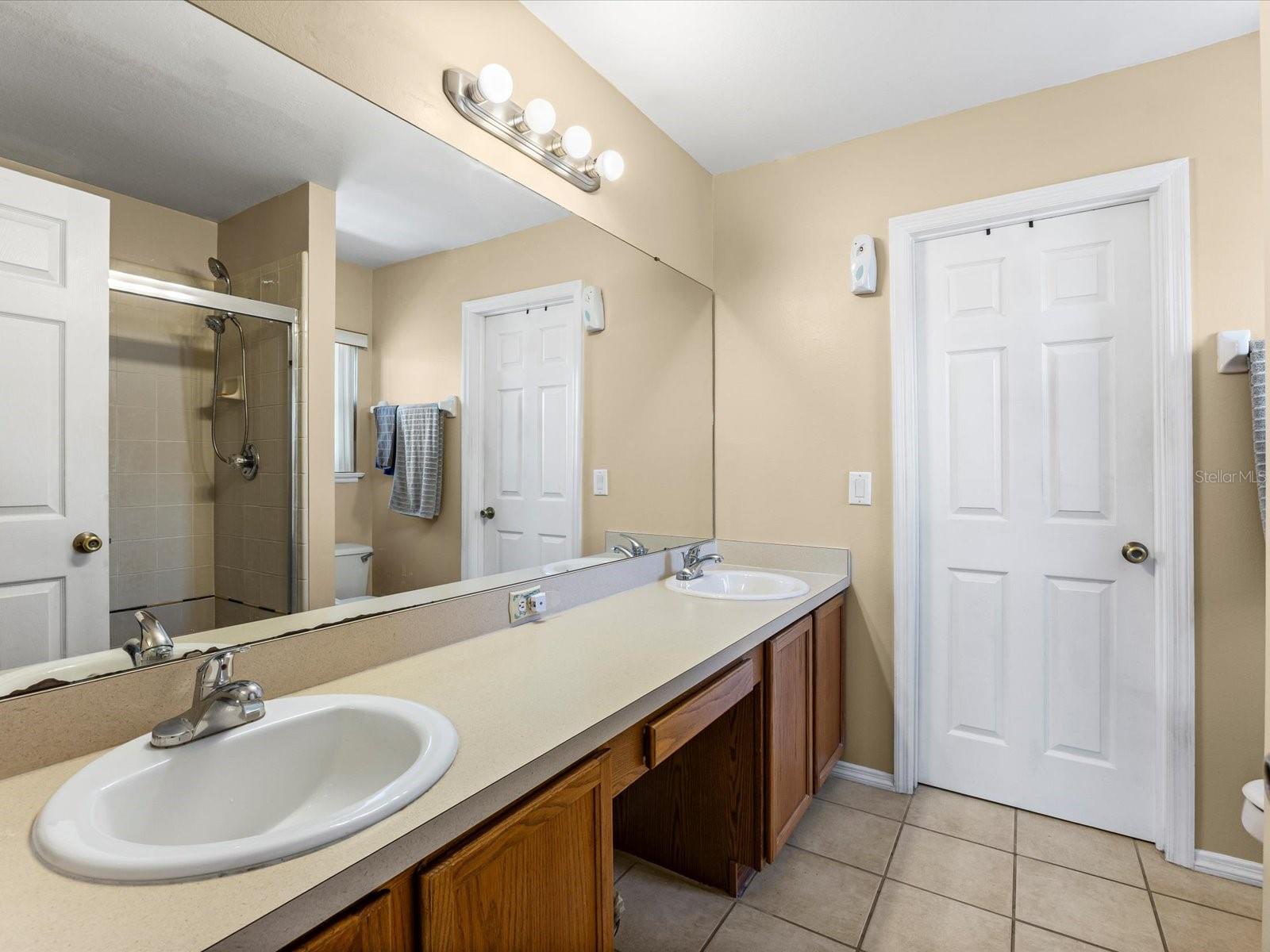 1220 HEATHER LAKE DR