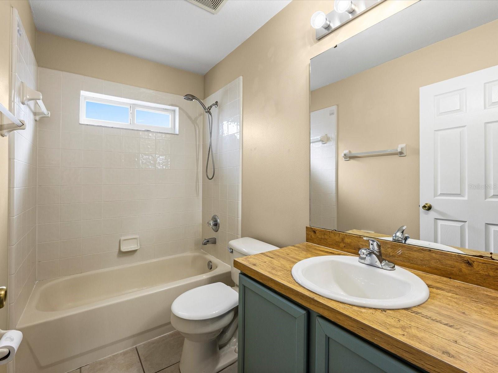 1220 HEATHER LAKE DR