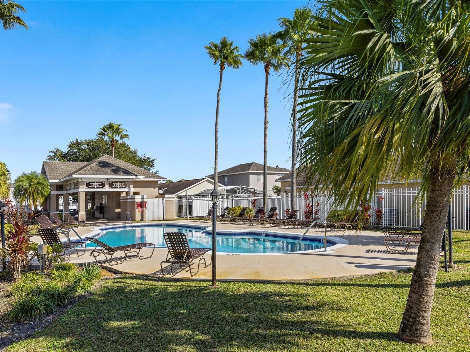 1220 HEATHER LAKE DR