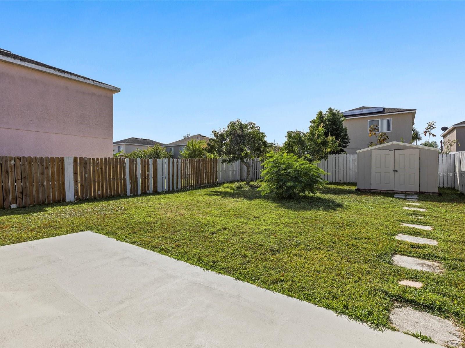 1220 HEATHER LAKE DR