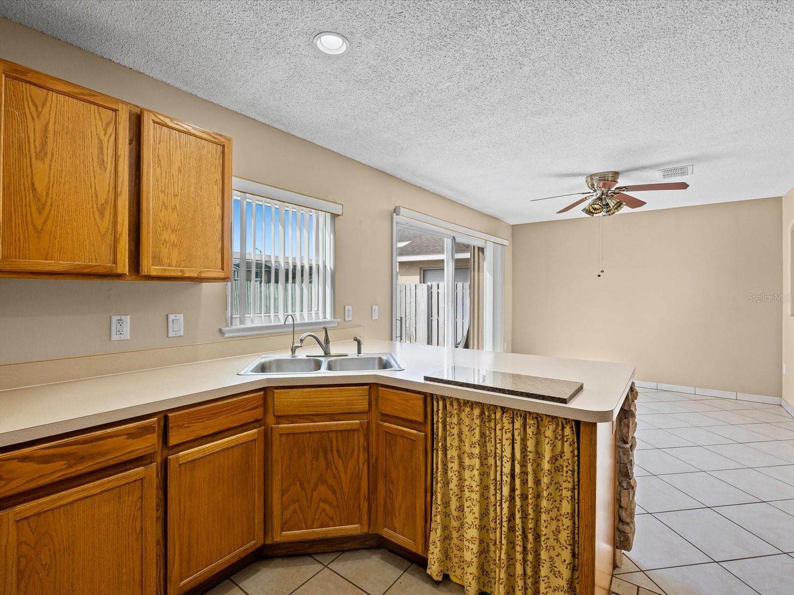 1220 HEATHER LAKE DR