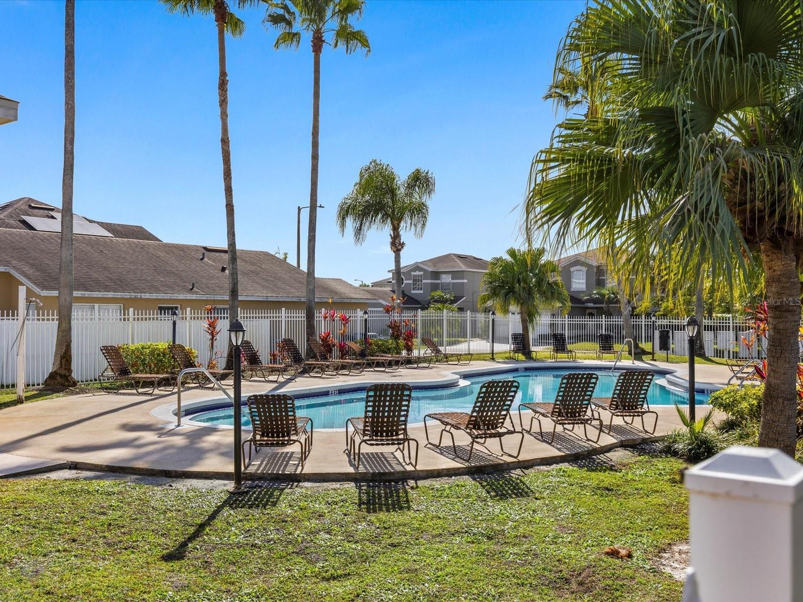 1220 HEATHER LAKE DR