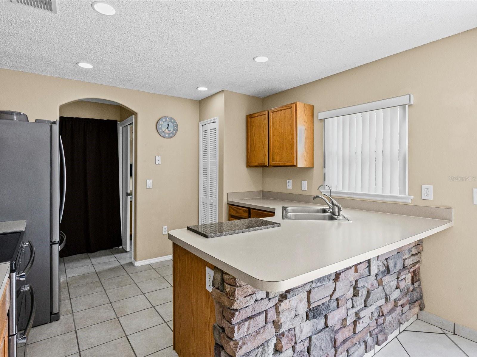 1220 HEATHER LAKE DR