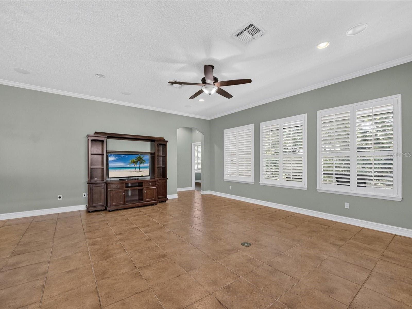 112 BEDFORD CT