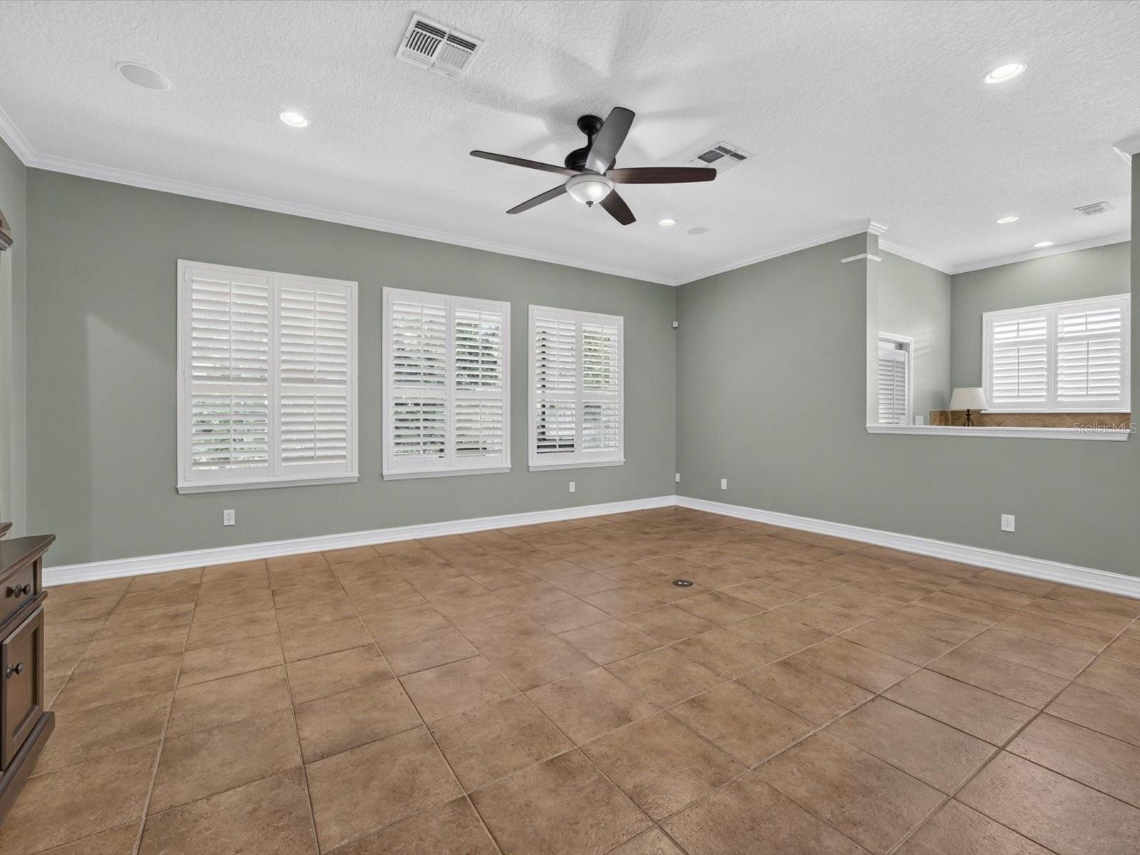 112 BEDFORD CT