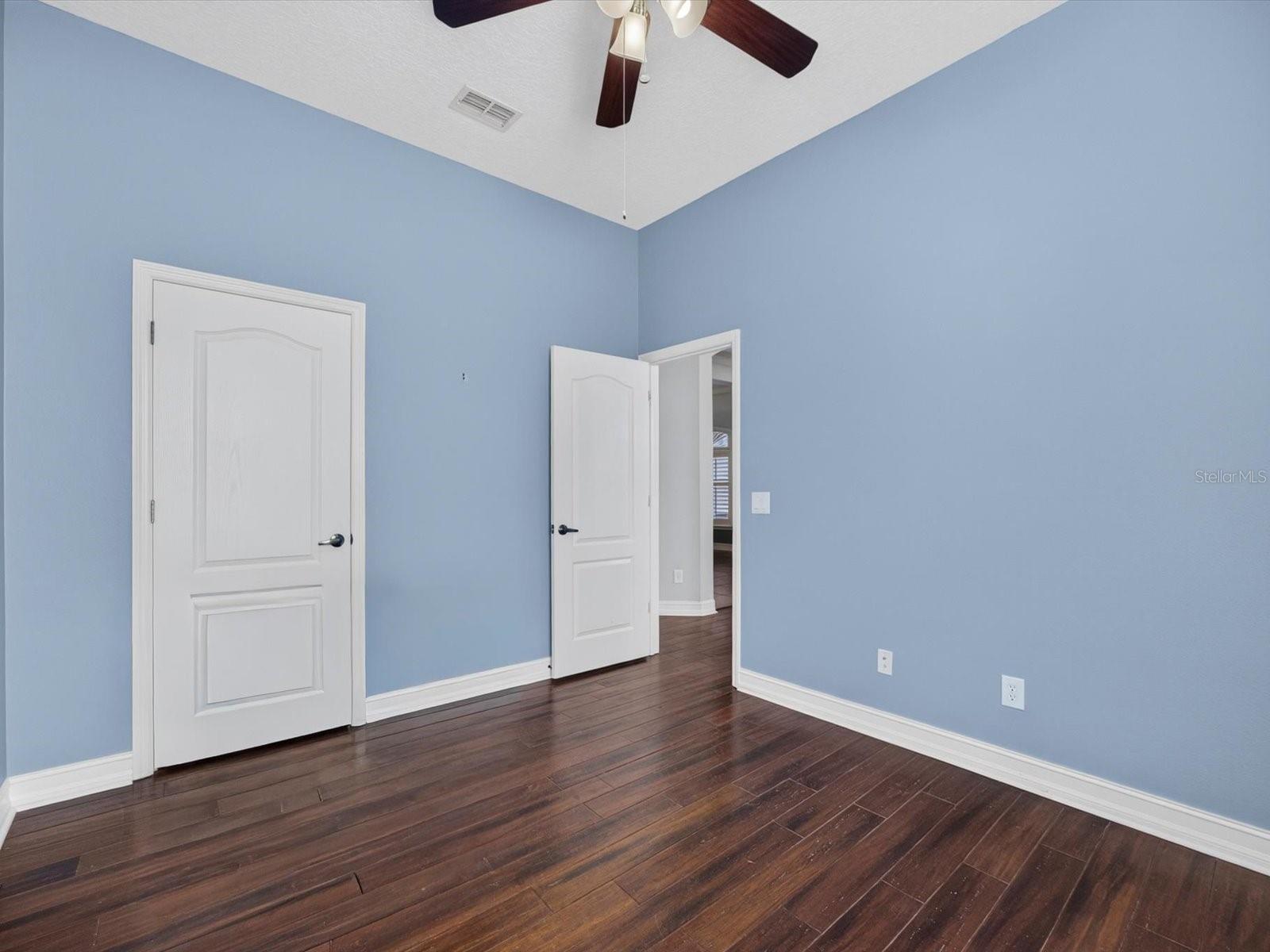 112 BEDFORD CT