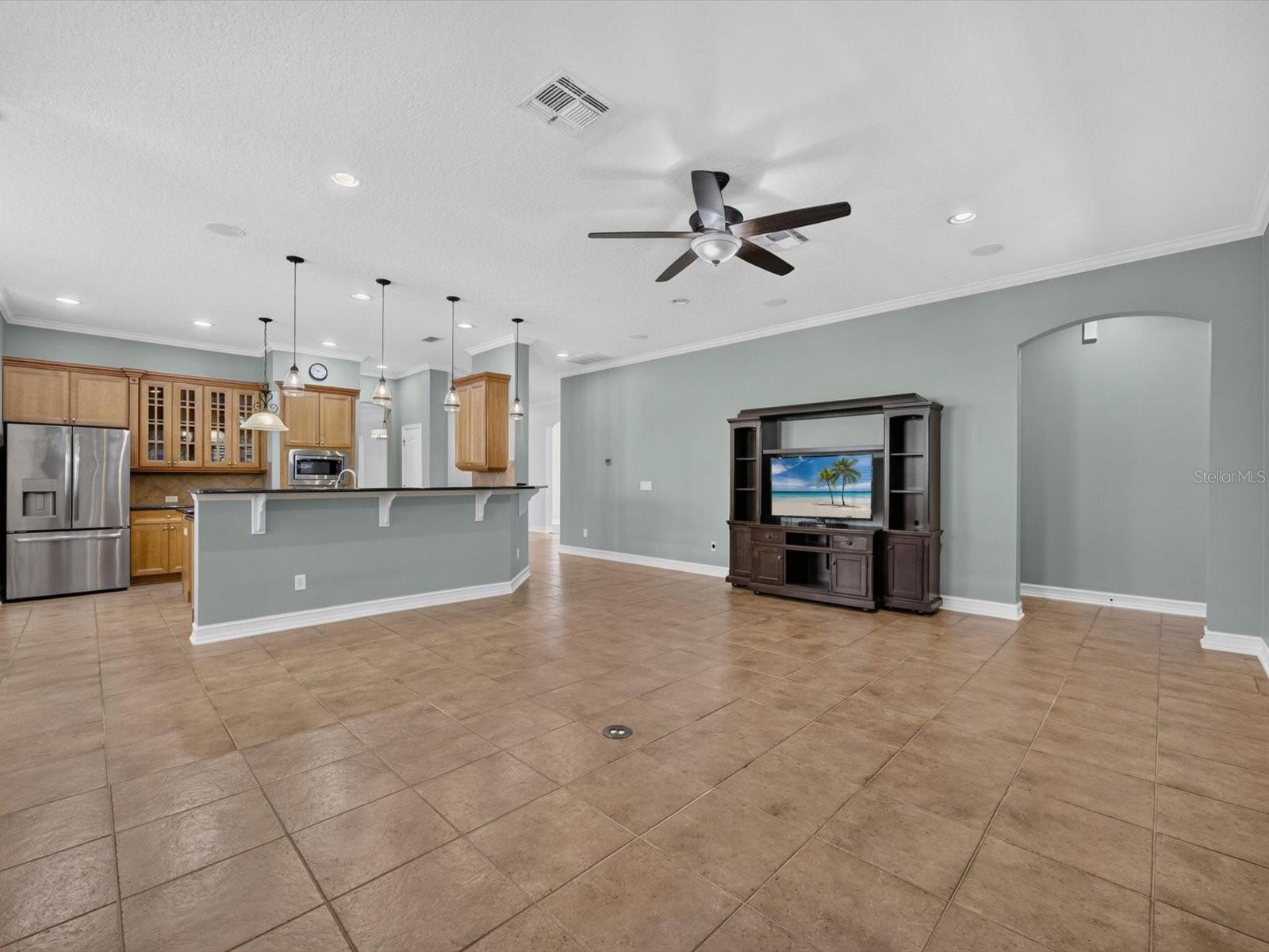 112 BEDFORD CT