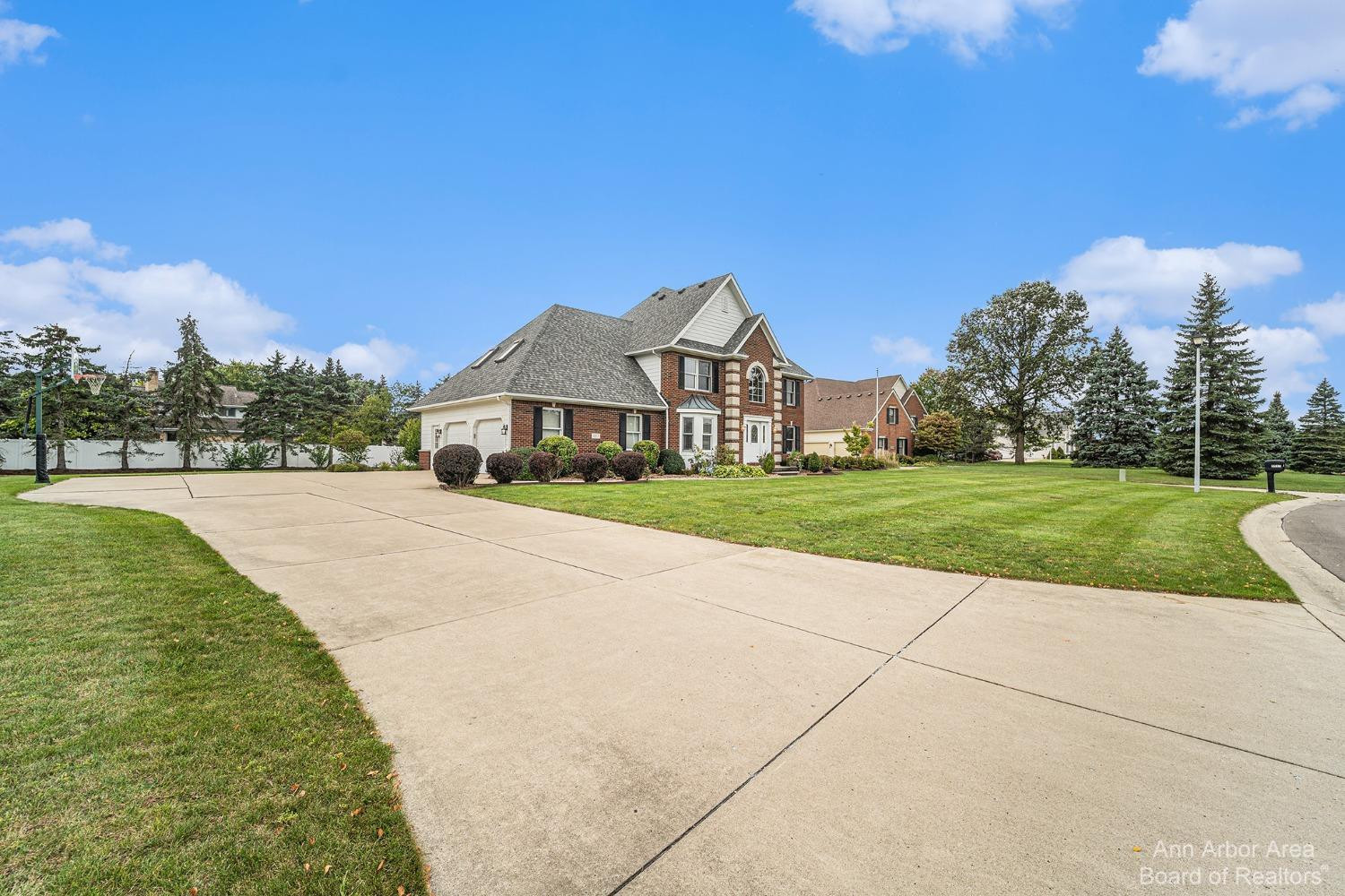5517 E Dartmoor Drive