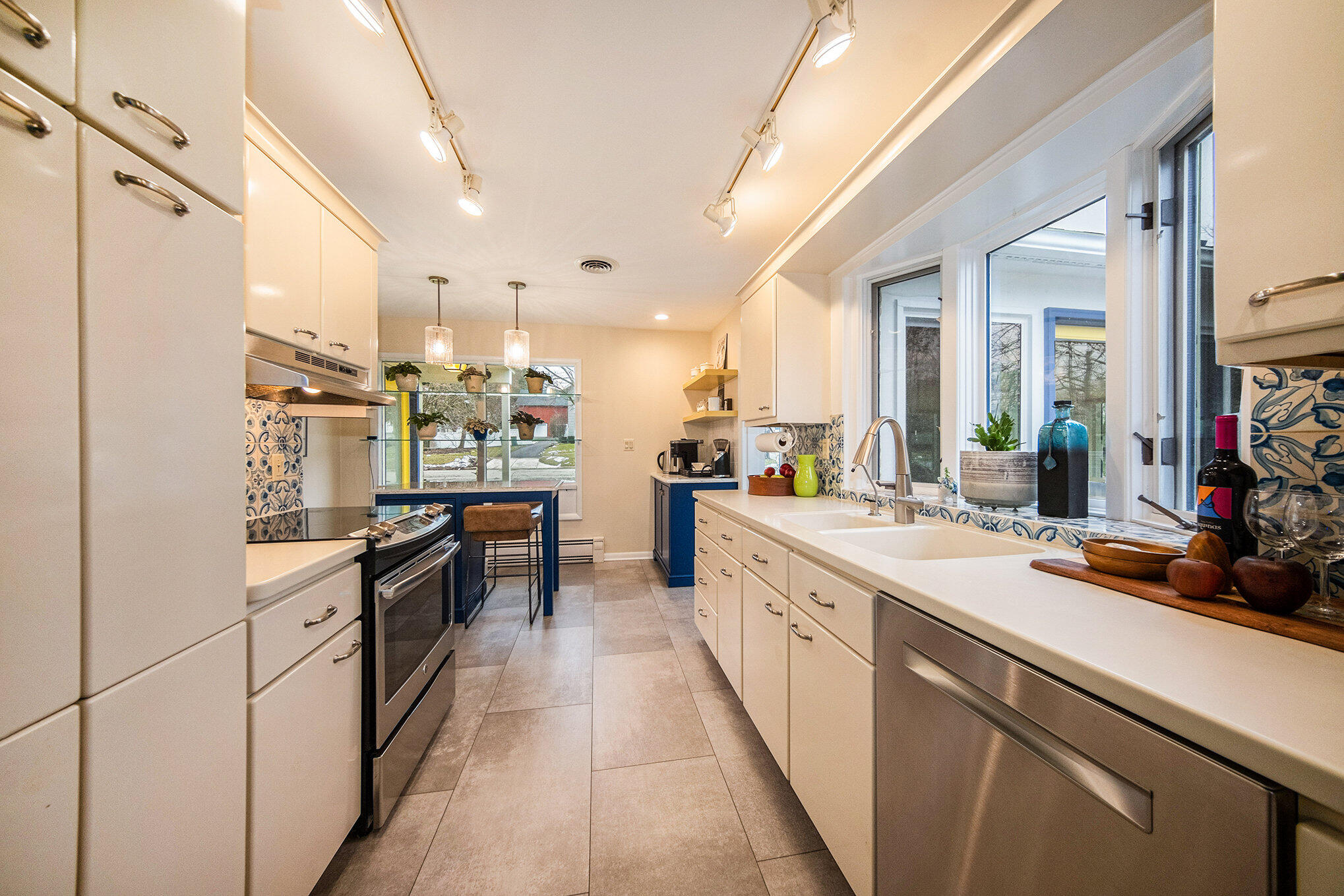 209 W Russell Street