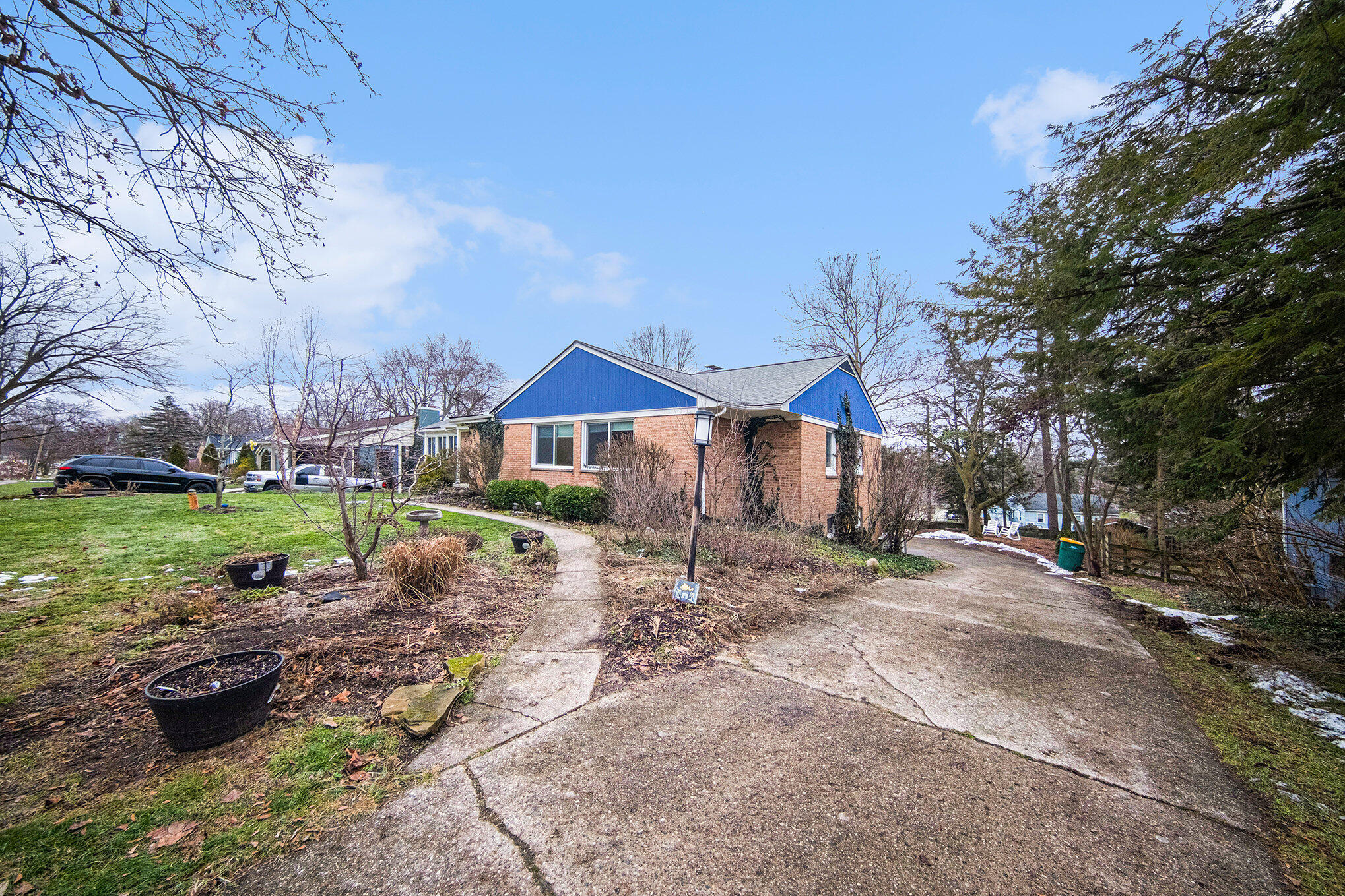 209 W Russell Street