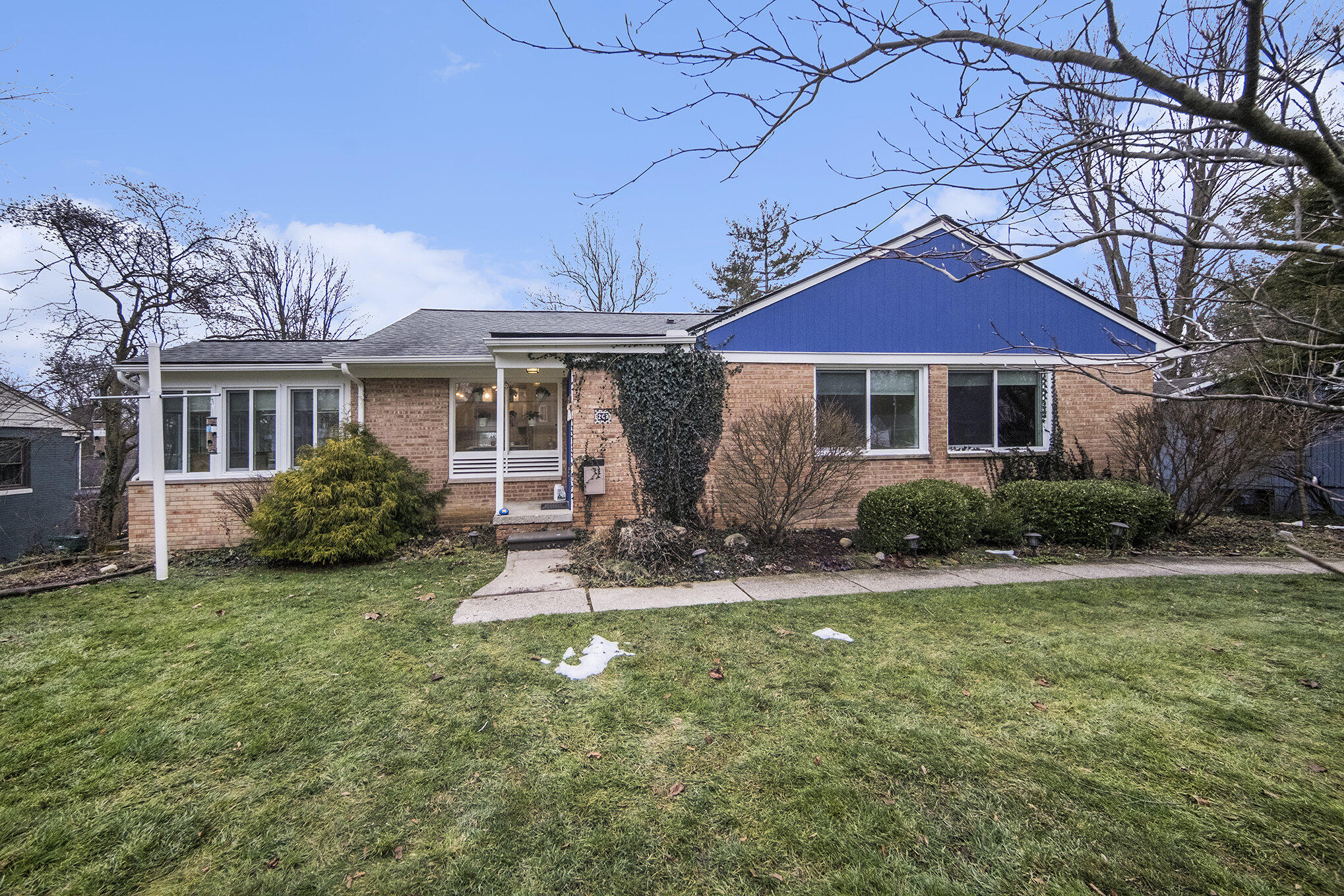 209 W Russell Street