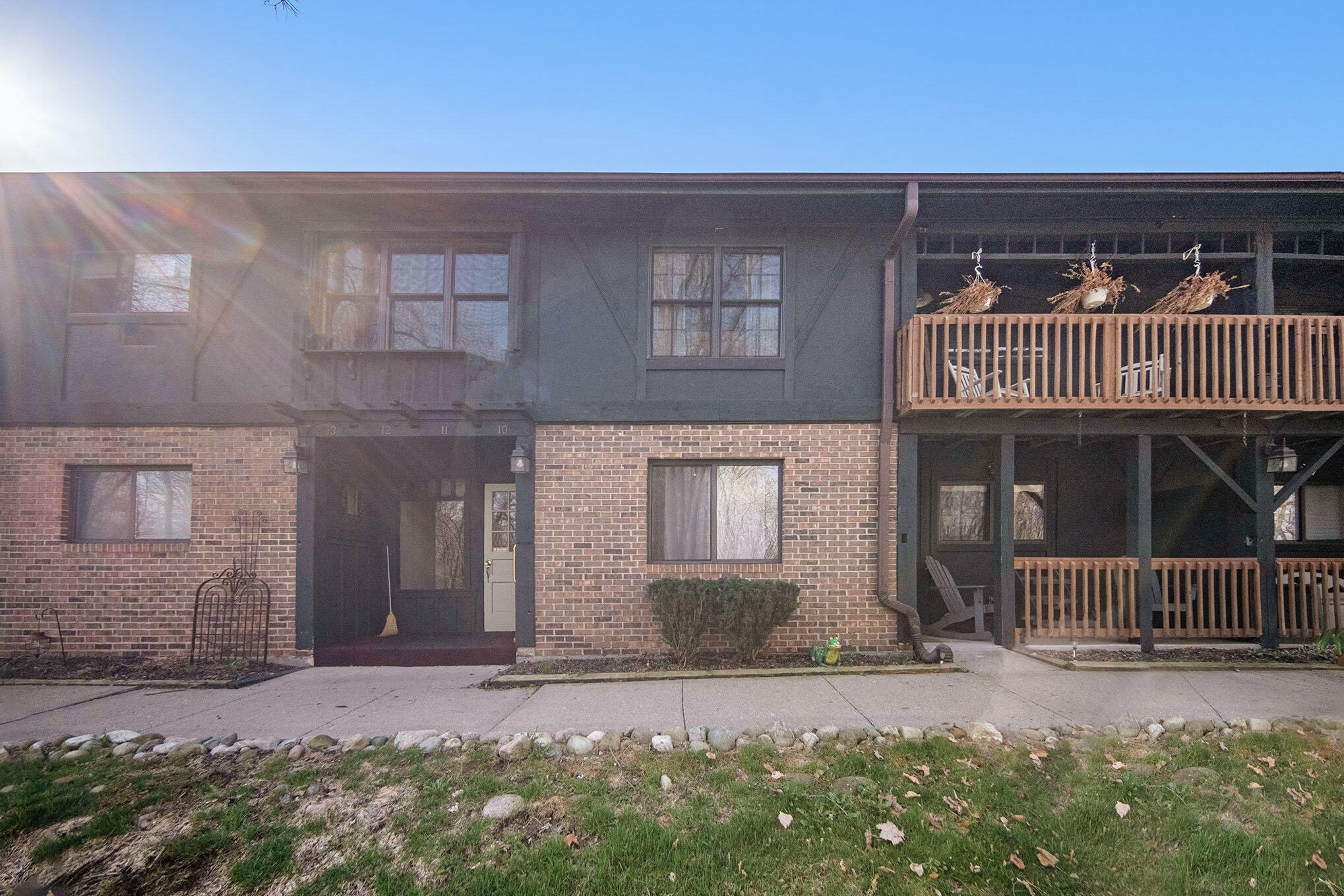 215 N Washington Street, 10