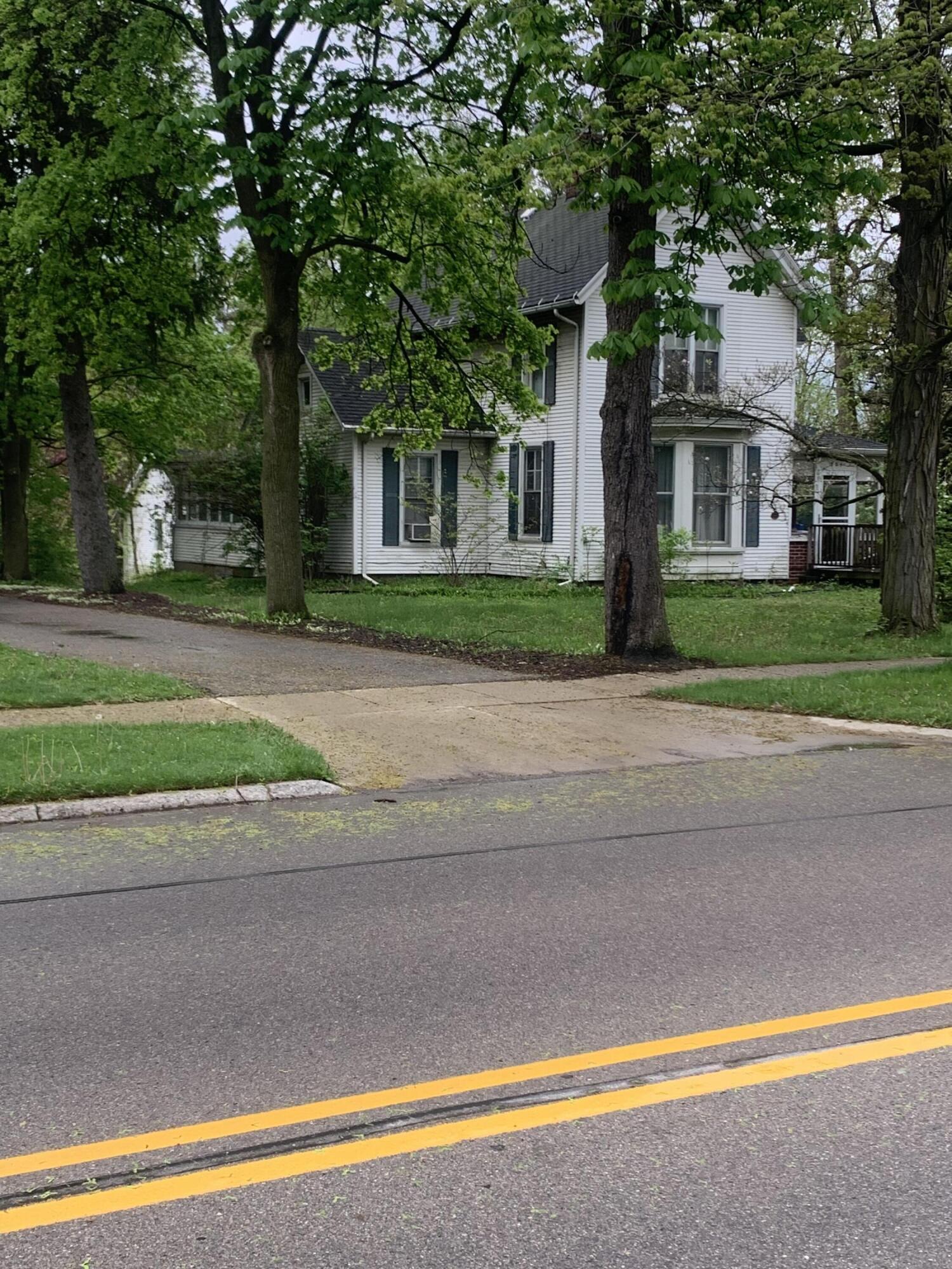 304 E Henry Street, 18
