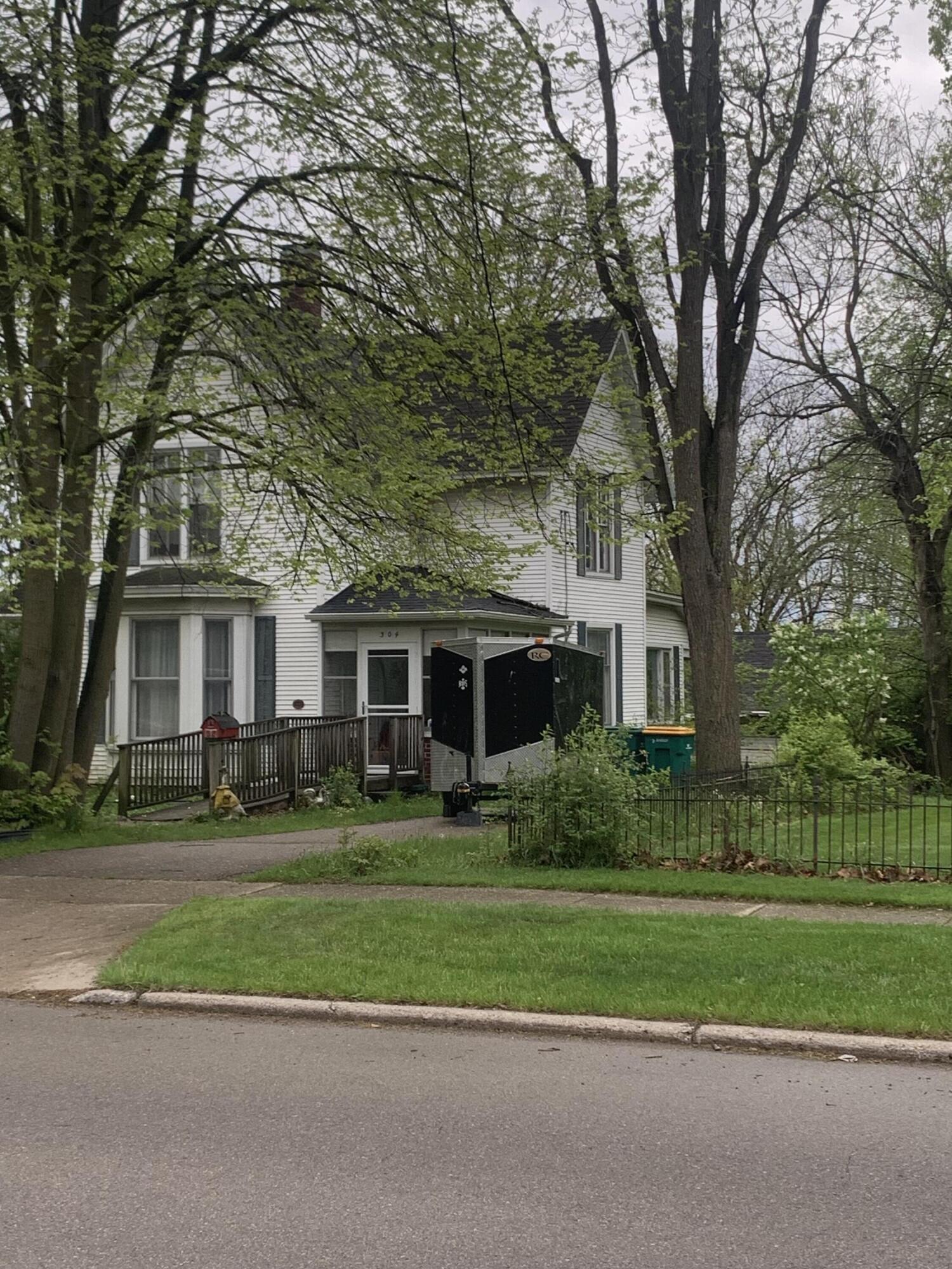 304 E Henry Street, 18