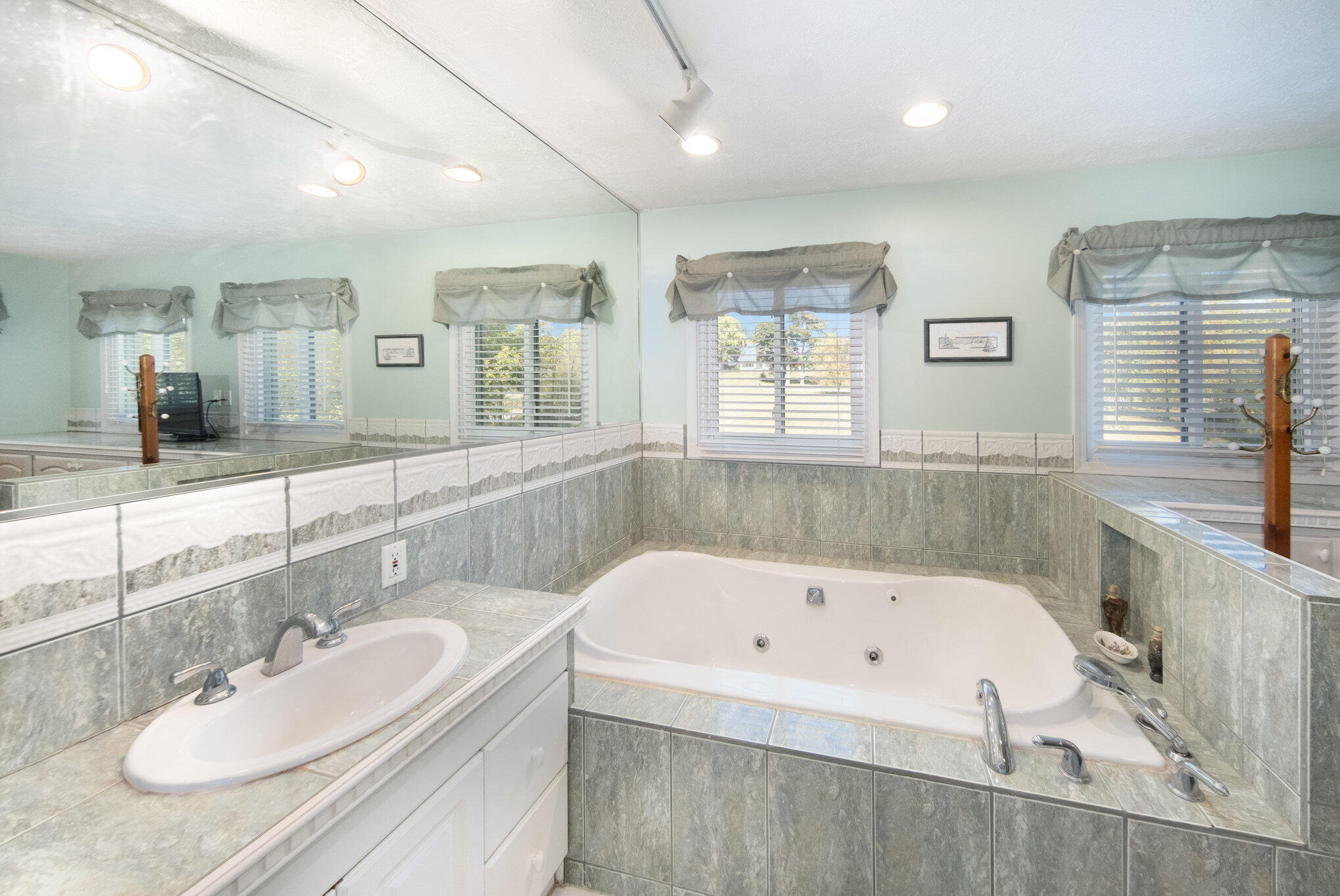 6109 -Waterworks Road