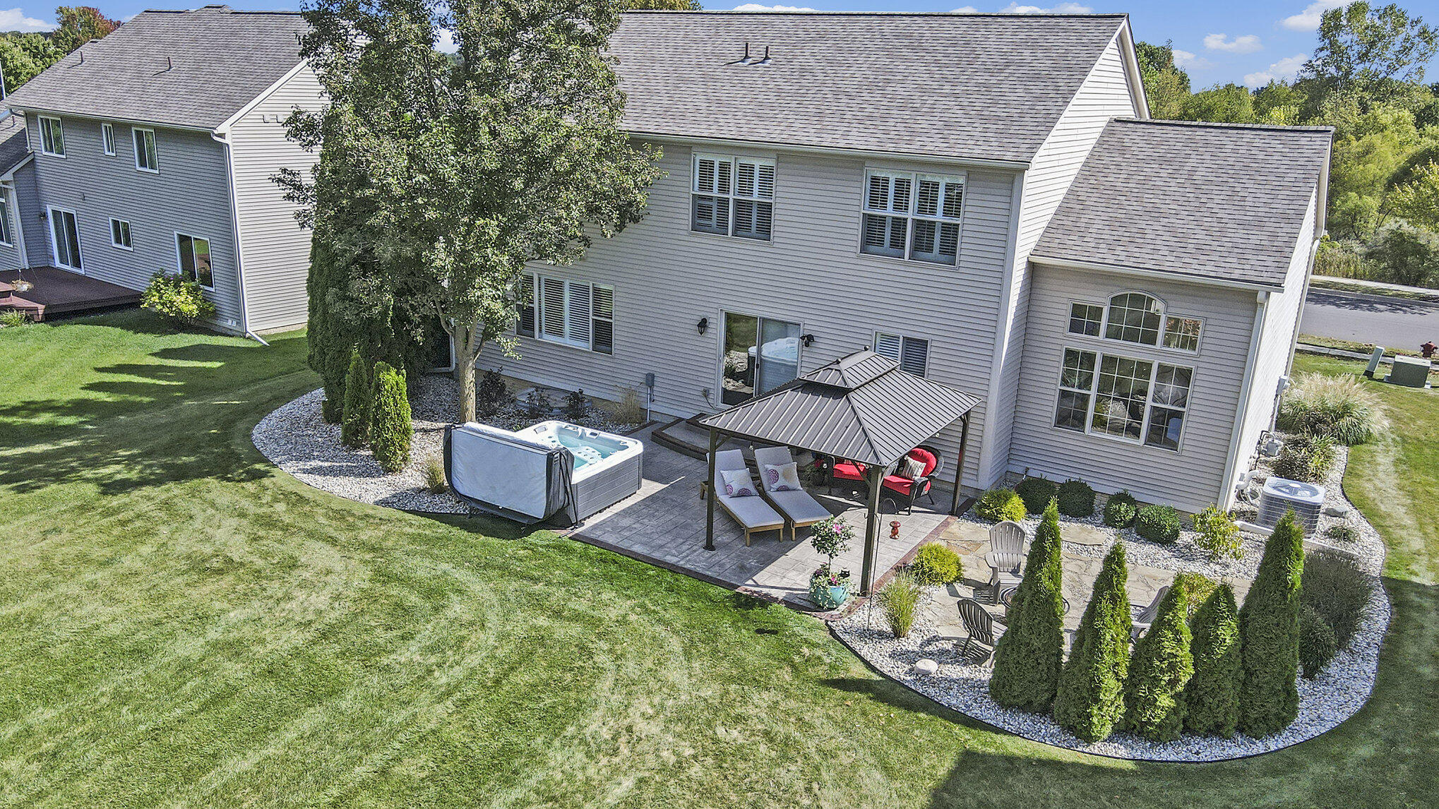 575 Pembroke Drive, Saline