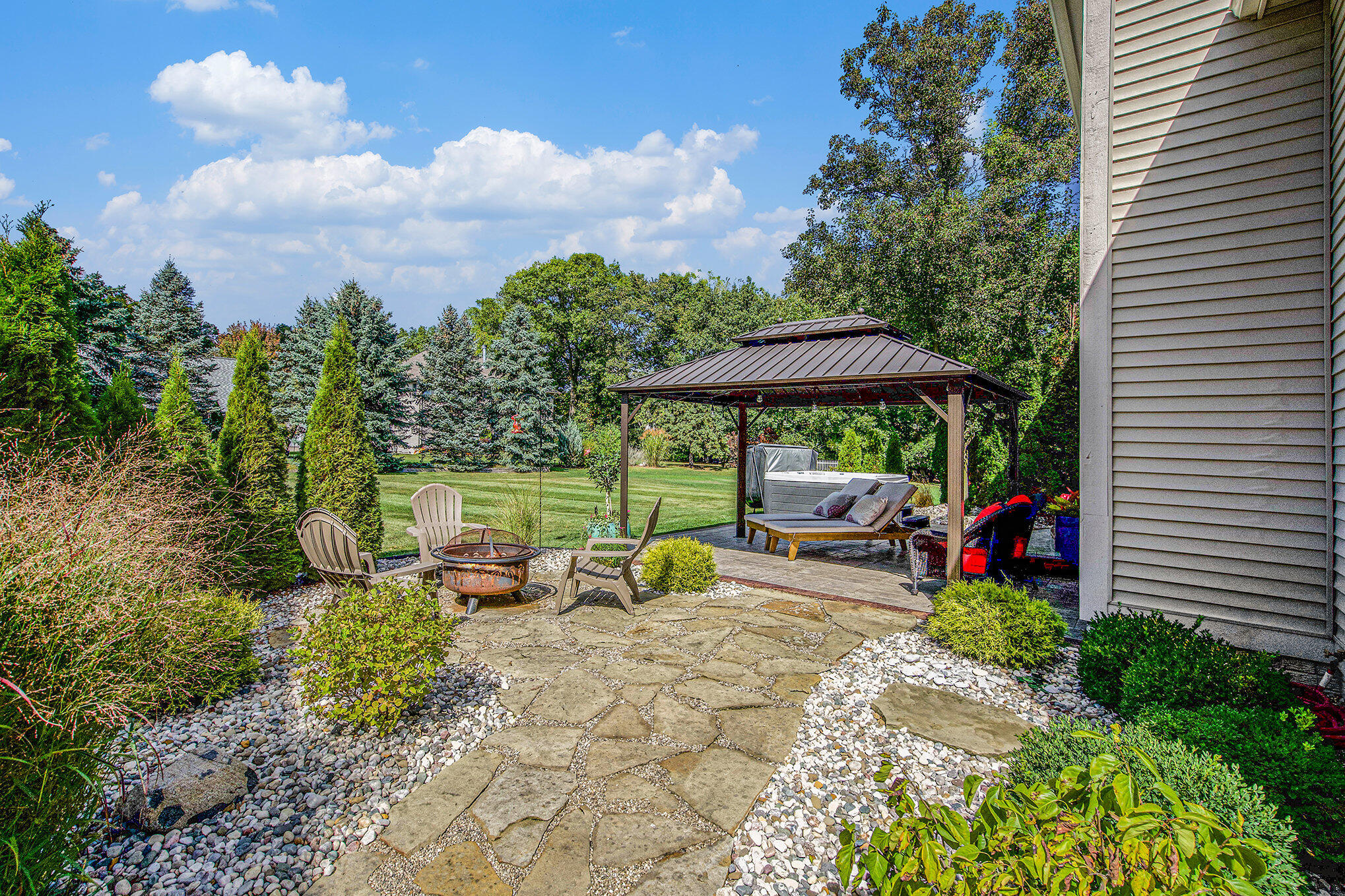 575 Pembroke Drive, Saline