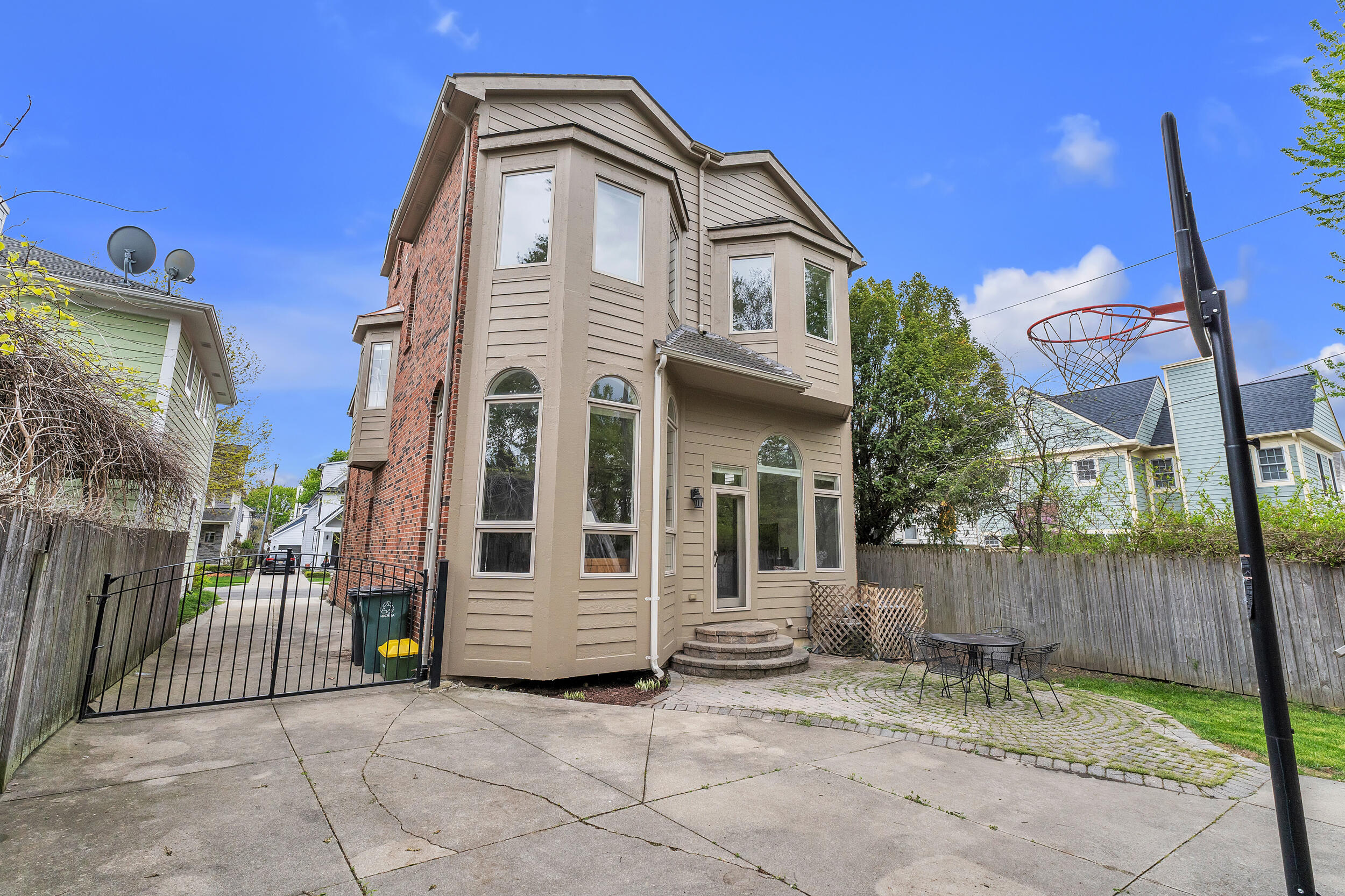 1265 Smith Avenue