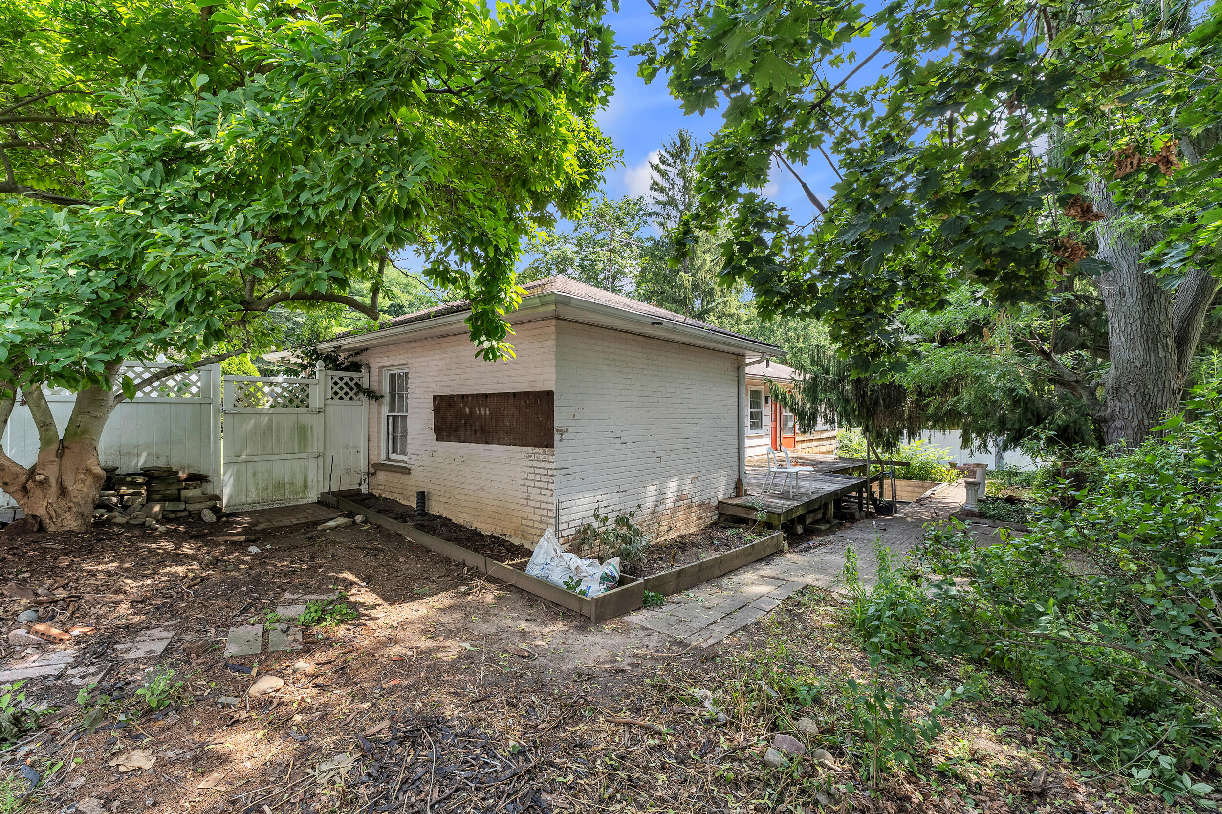 6 Ruthven Place