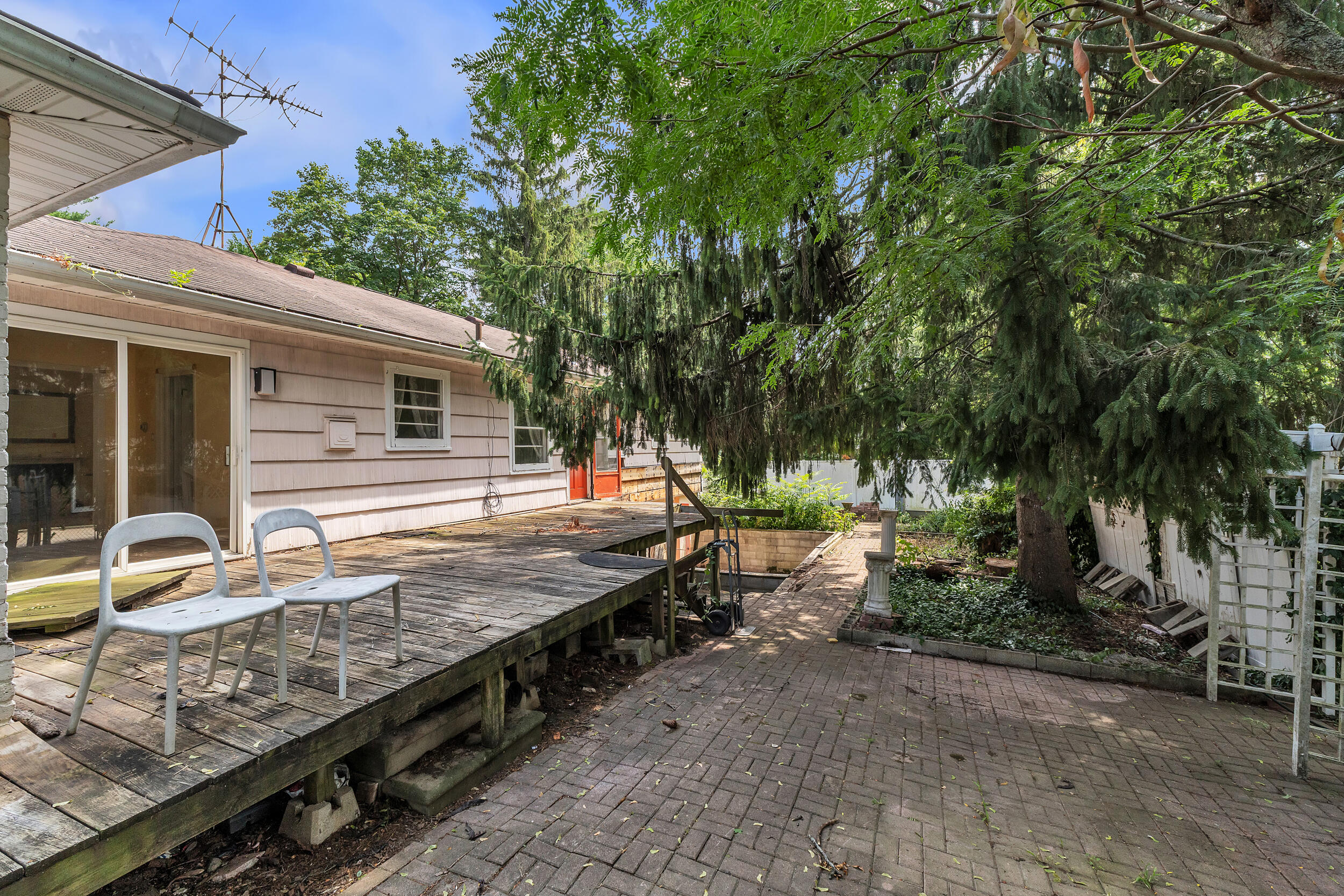 6 Ruthven Place
