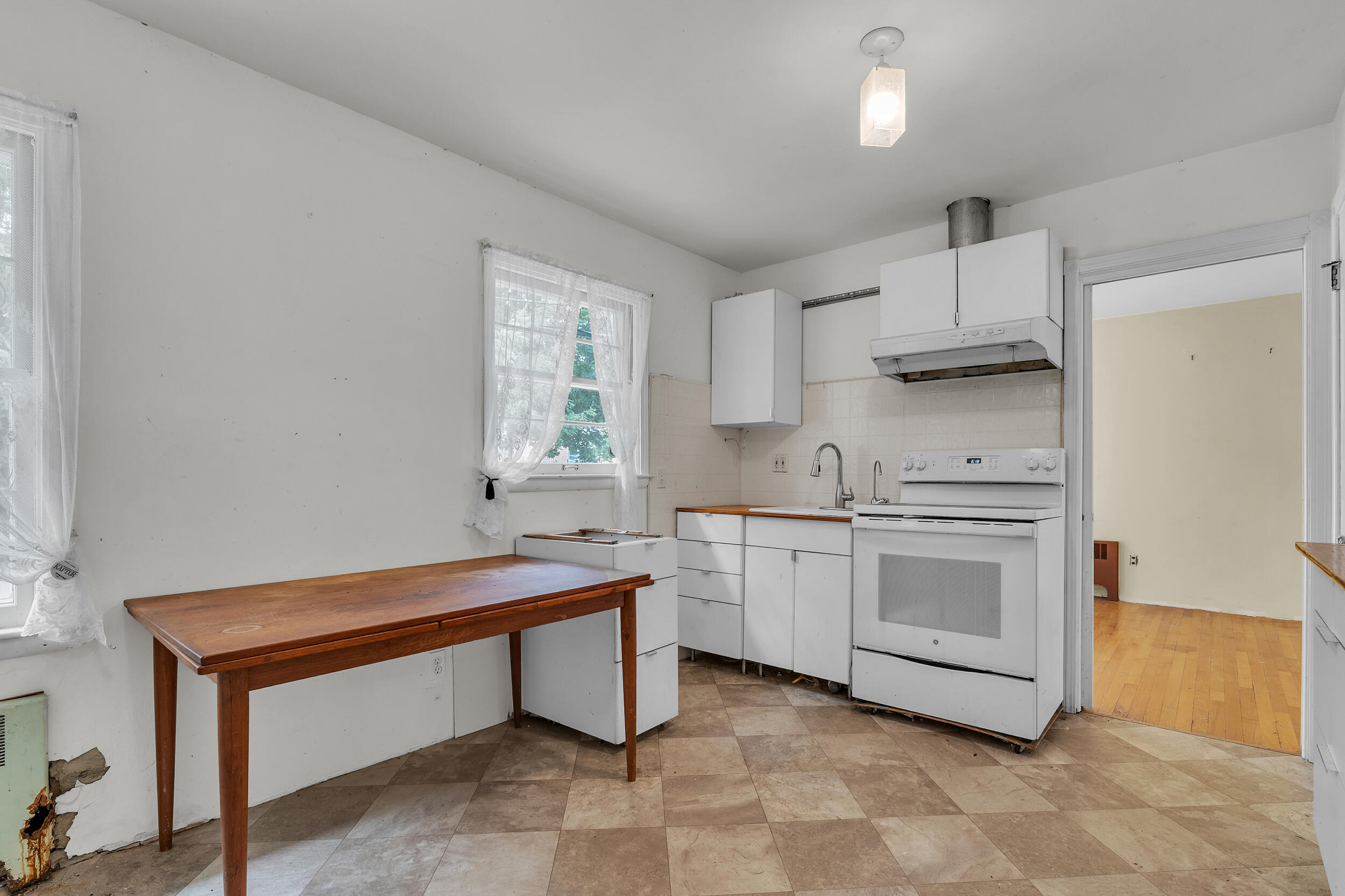6 Ruthven Place