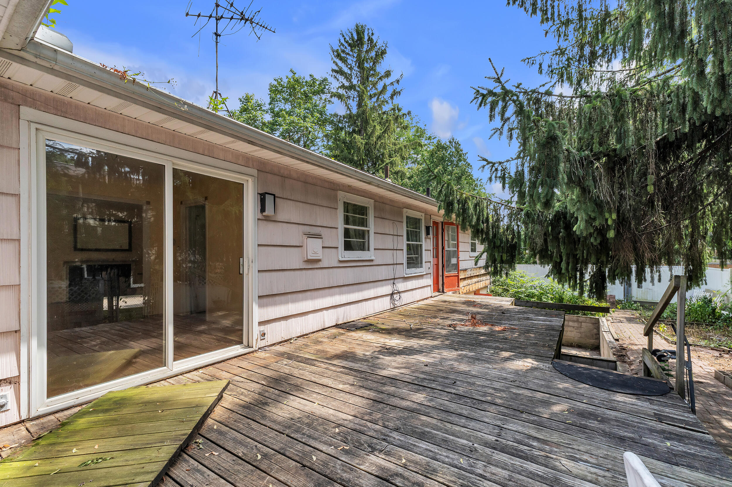 6 Ruthven Place